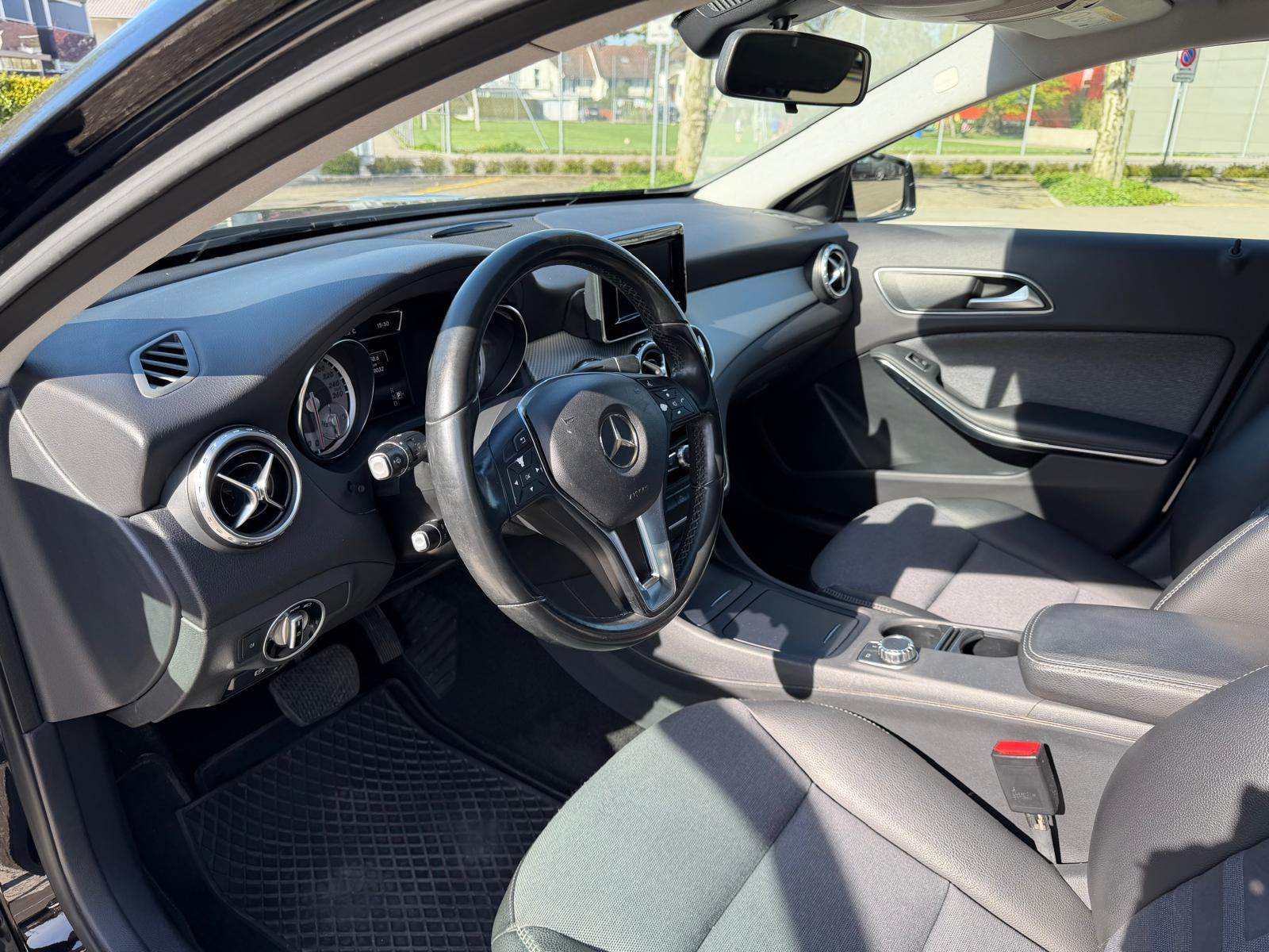 MERCEDES-BENZ GLA 200 CDI 4Matic 7G-DCT-image-15