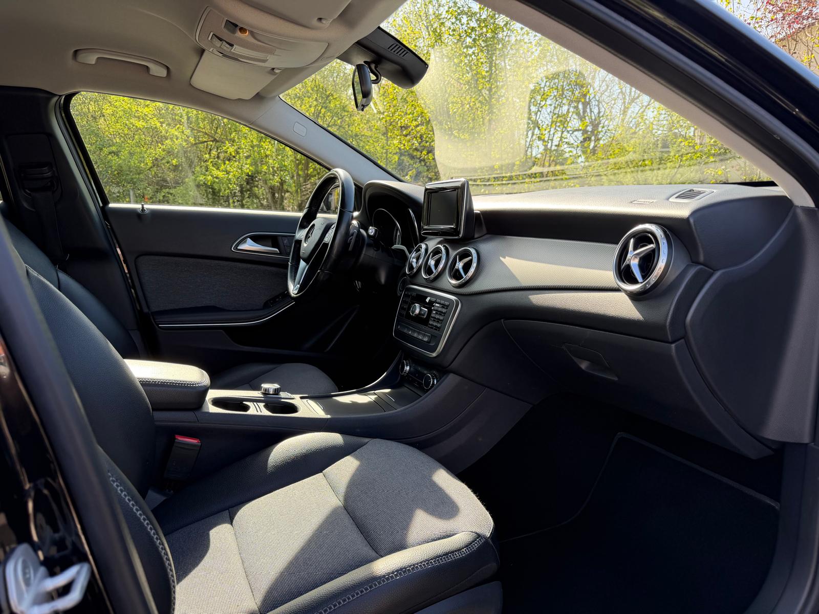 MERCEDES-BENZ GLA 200 CDI 4Matic 7G-DCT-showroom-element-3