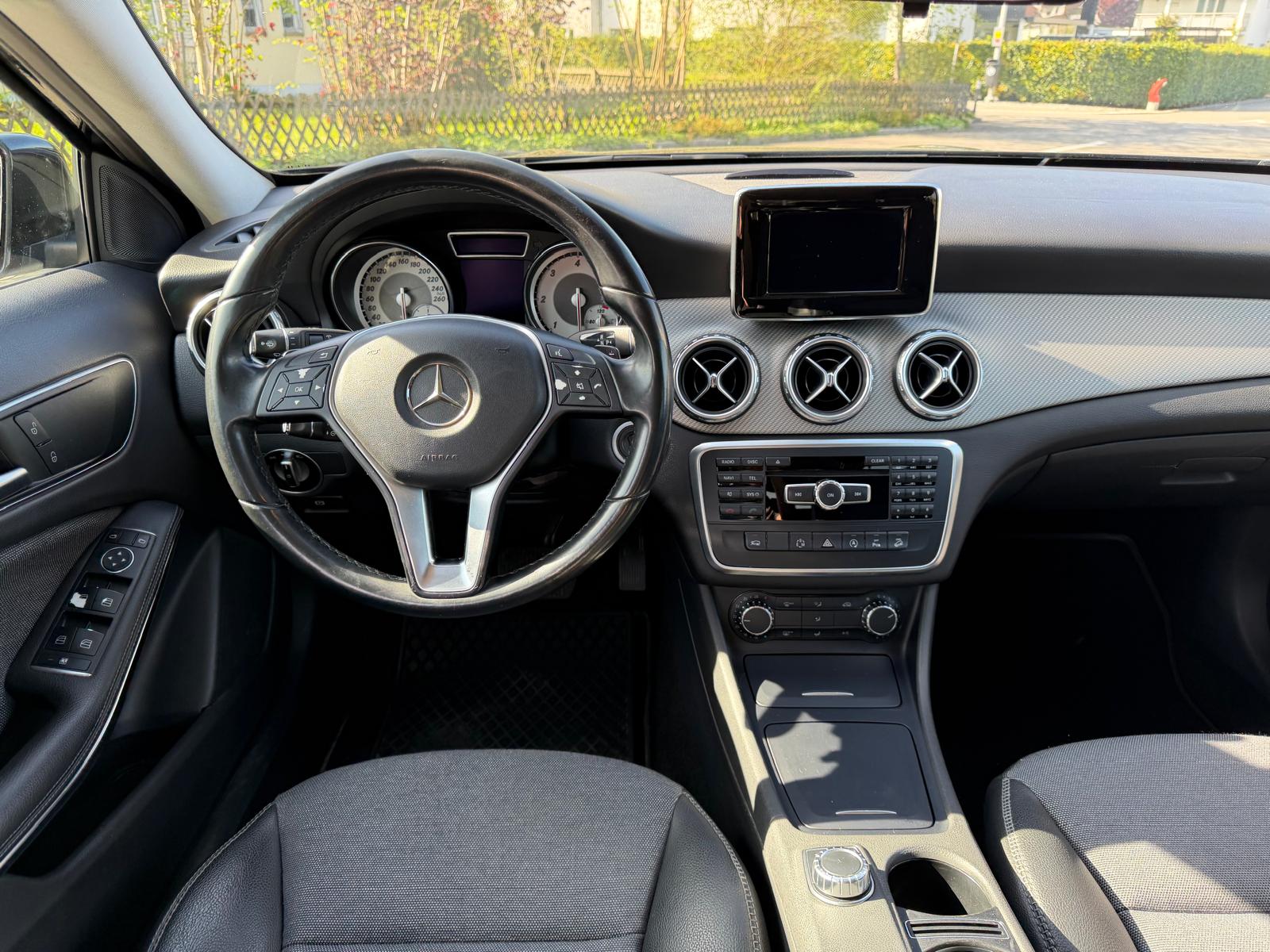 MERCEDES-BENZ GLA 200 CDI 4Matic 7G-DCT-image-13