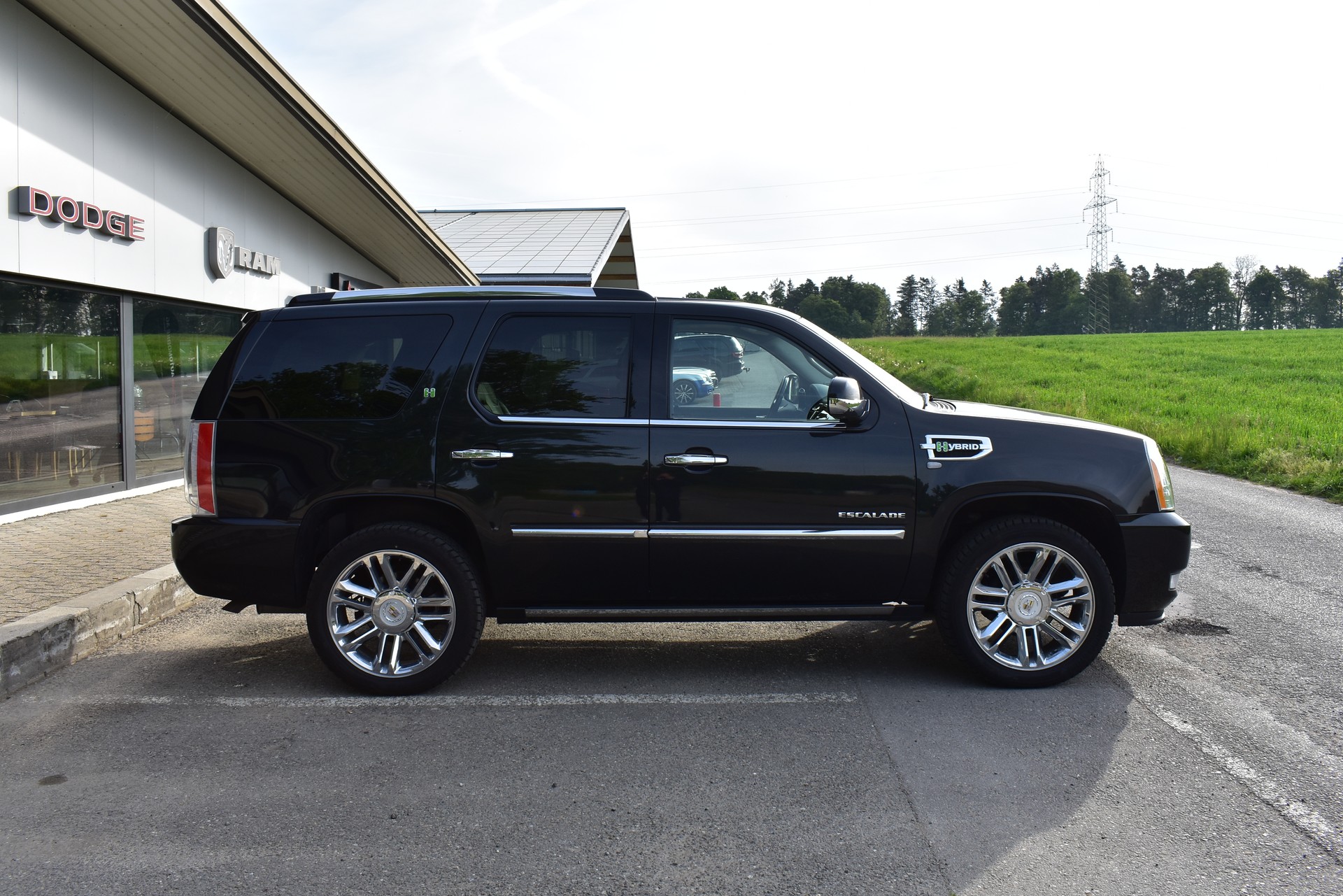CADILLAC Escalade 6.0 Hybrid Platinum Edition-image-2