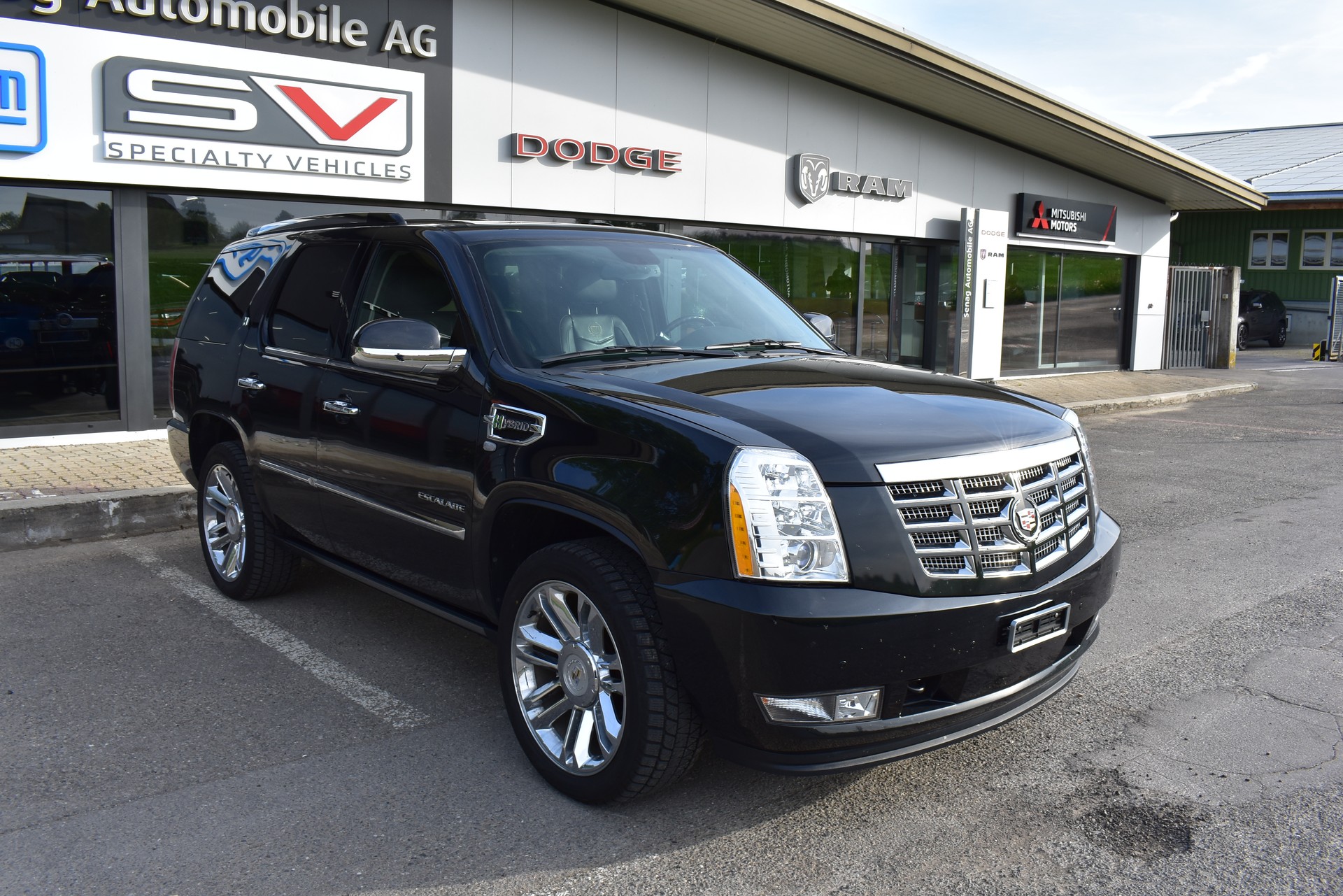 CADILLAC Escalade 6.0 Hybrid Platinum Edition-image-1