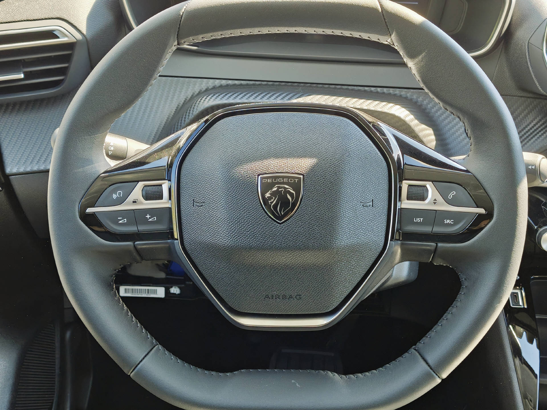 PEUGEOT 208 e-Allure-image-13