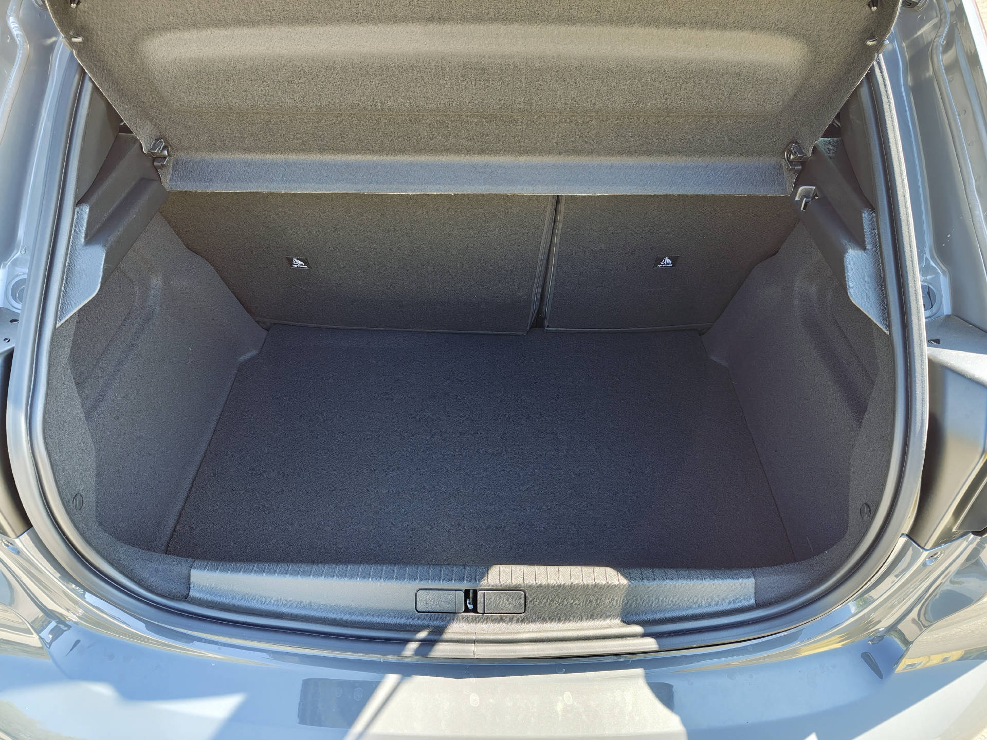 PEUGEOT 208 e-Allure-image-14