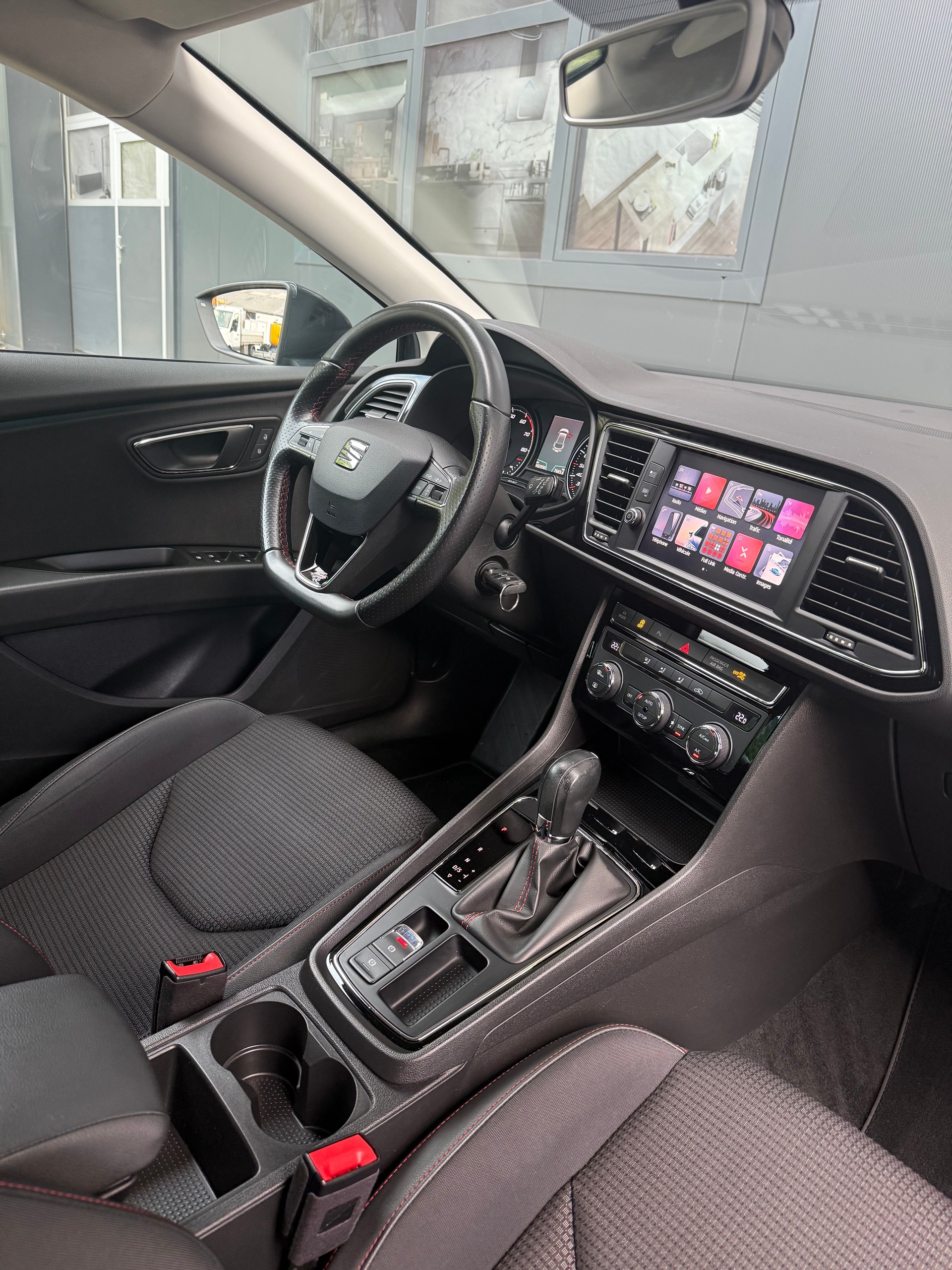 SEAT Leon 1.5 TSI EVO SWISS FR DSG-image-11