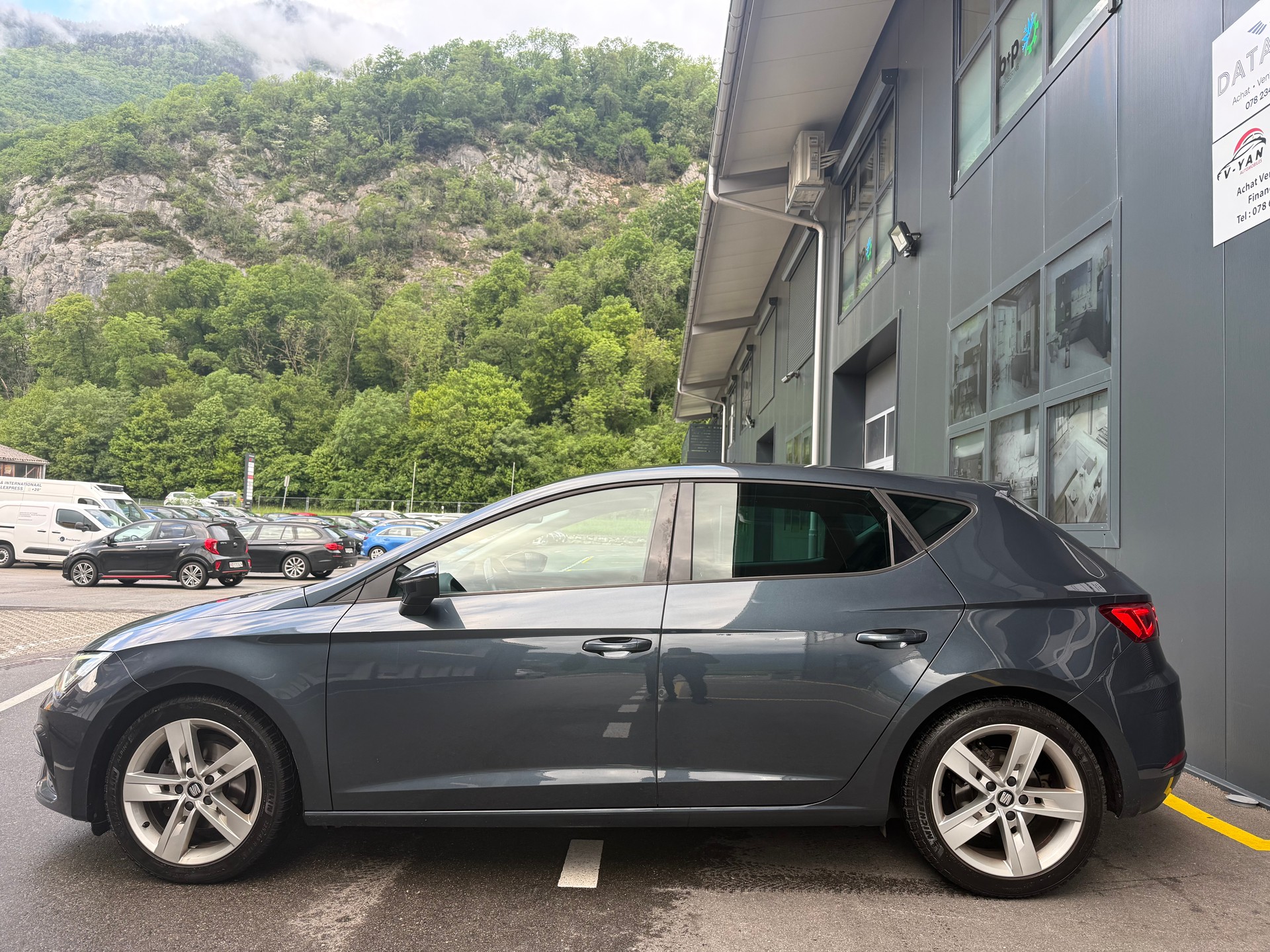 SEAT Leon 1.5 TSI EVO SWISS FR DSG-image-2