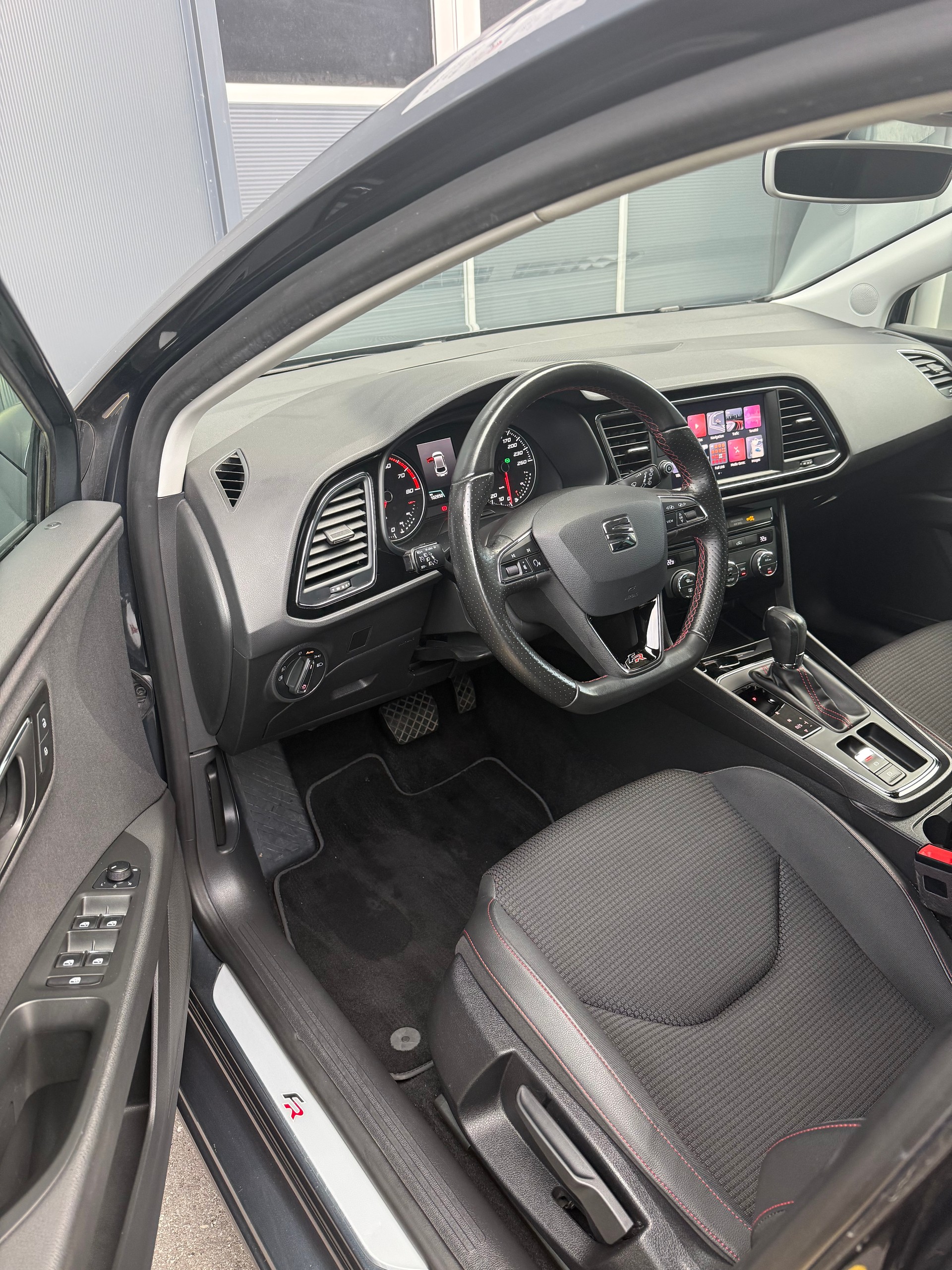 SEAT Leon 1.5 TSI EVO SWISS FR DSG-image-12