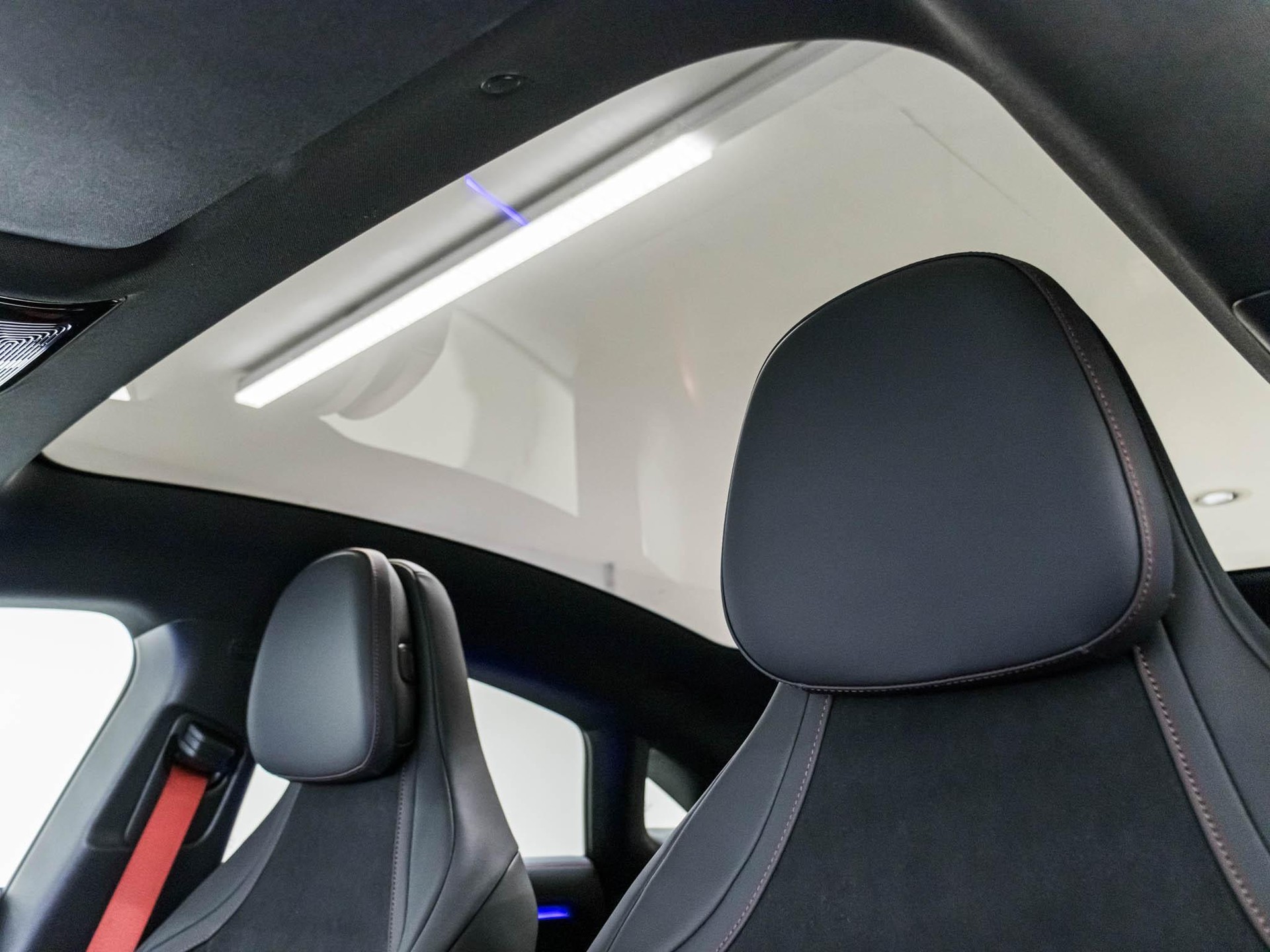 MERCEDES-BENZ CLA 220 4MATIC-image-8