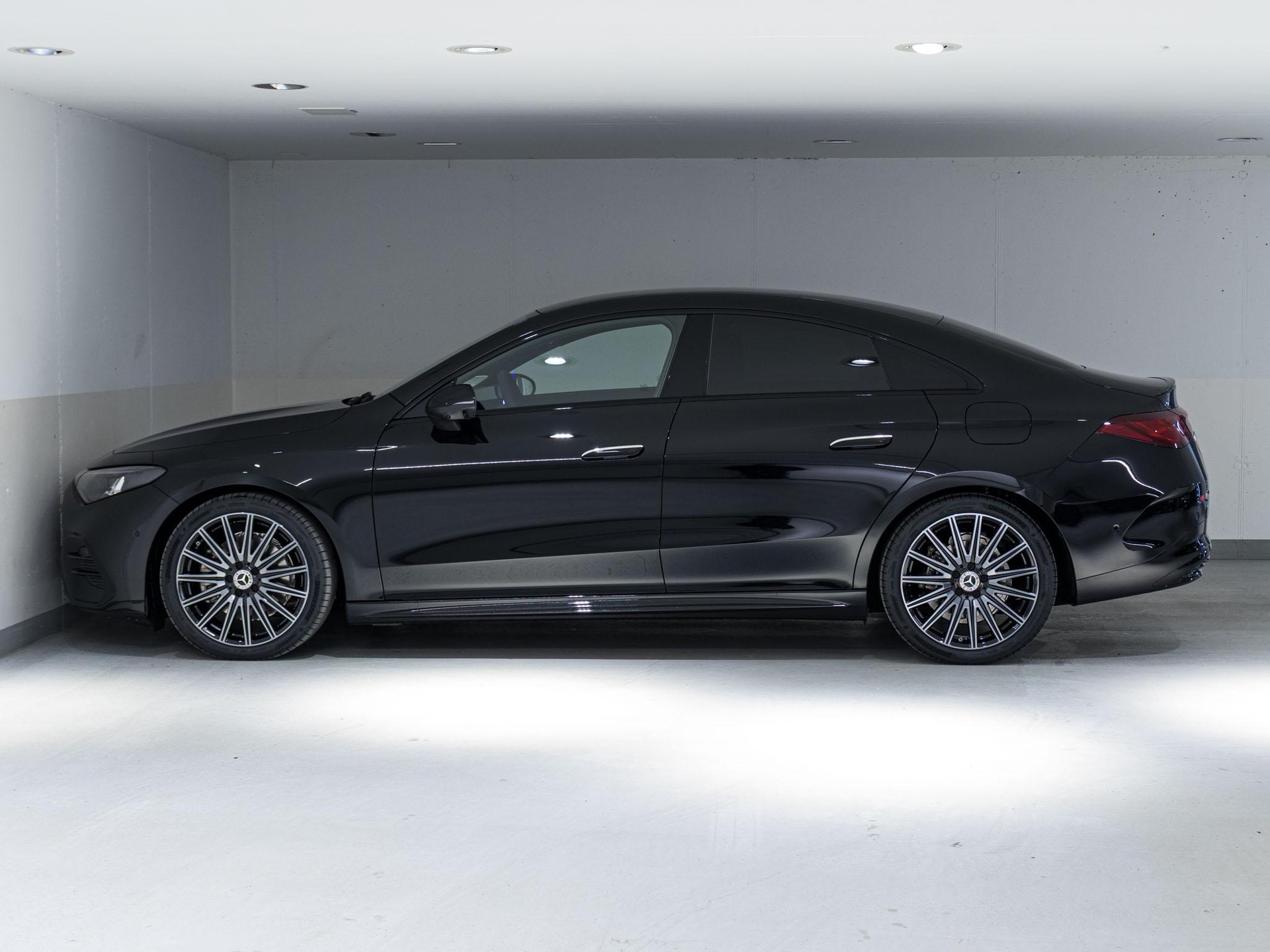 MERCEDES-BENZ CLA 220 4MATIC-image-4