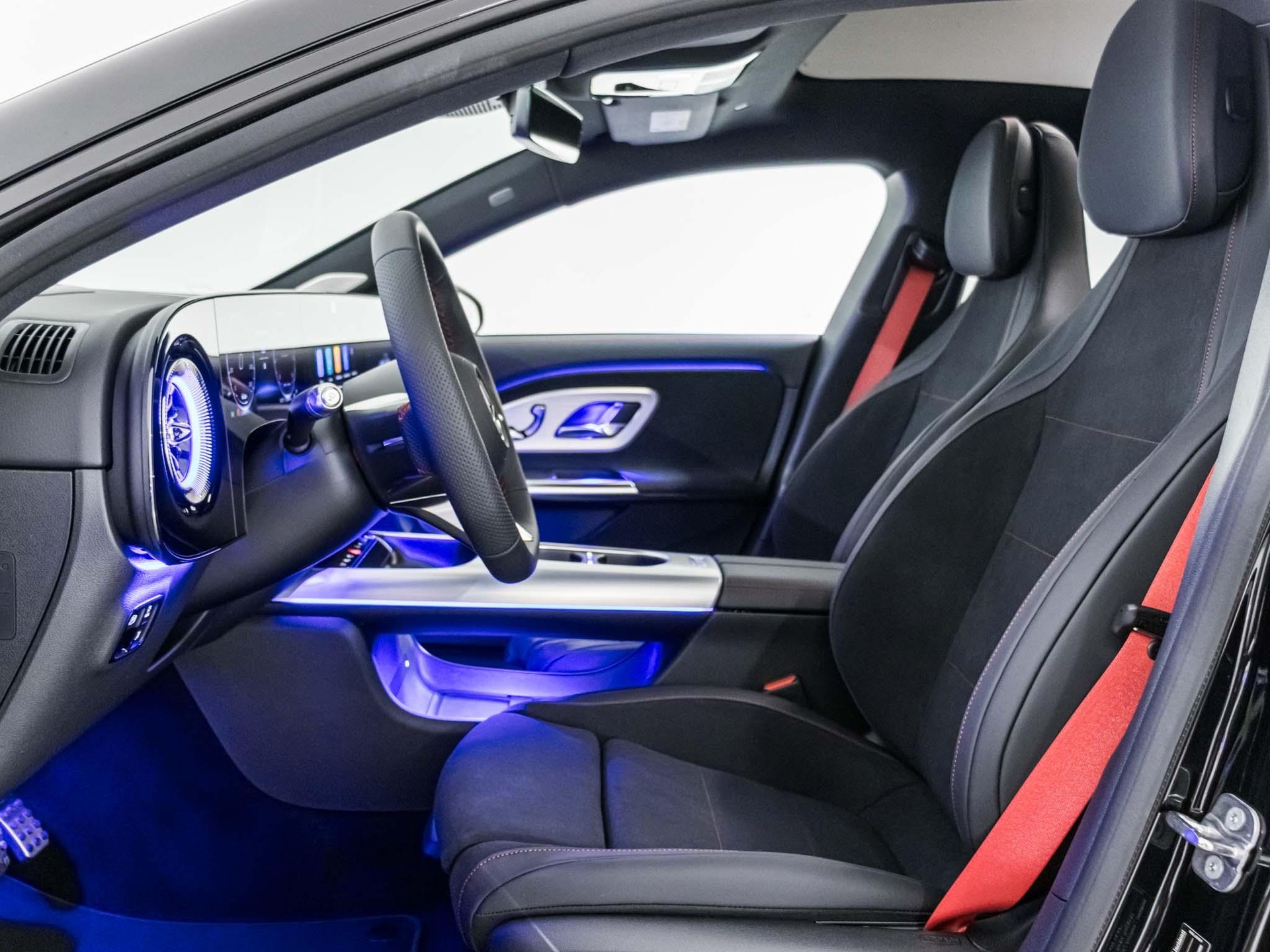MERCEDES-BENZ CLA 220 4MATIC-image-6
