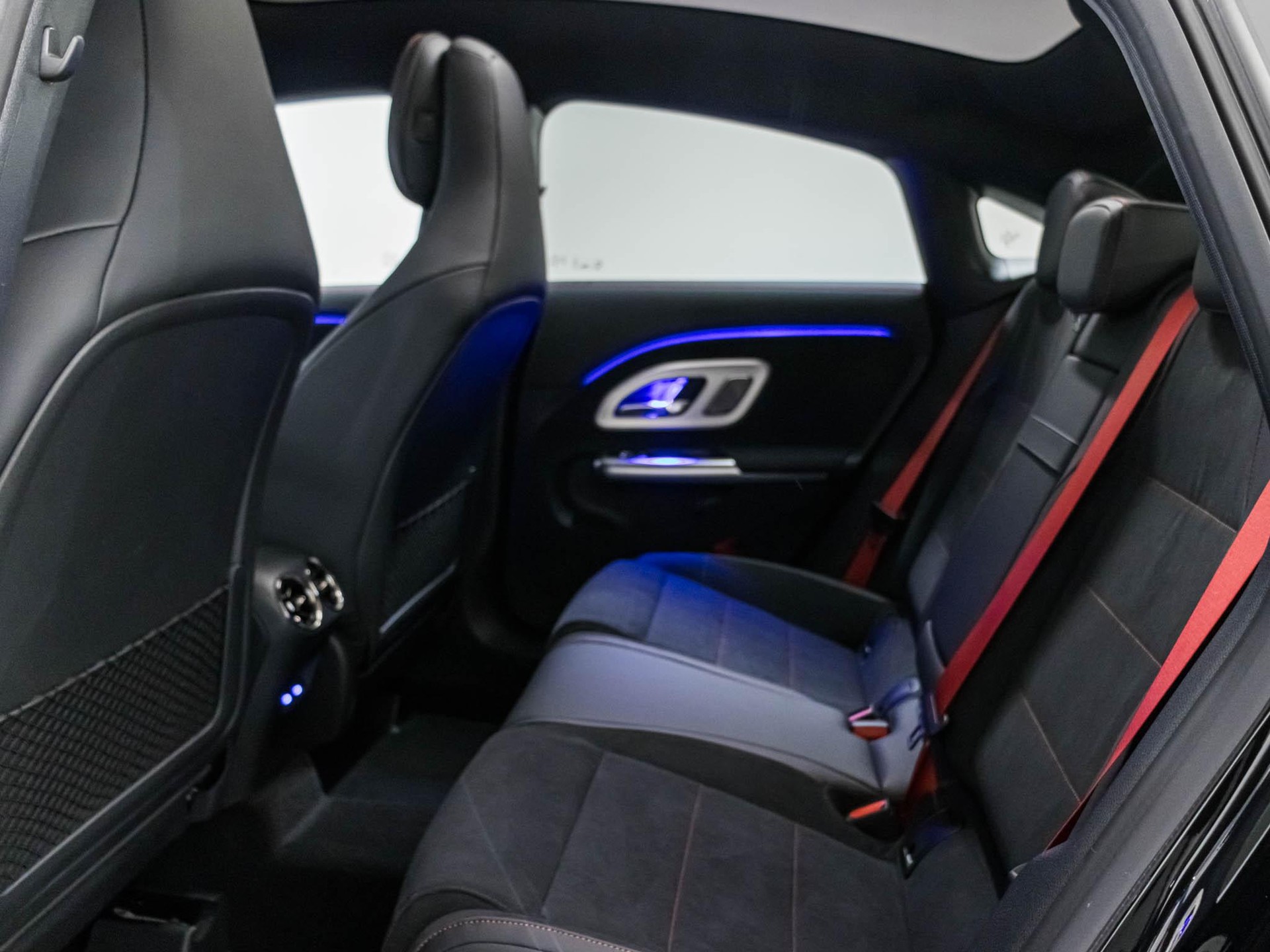 MERCEDES-BENZ CLA 220 4MATIC-image-7