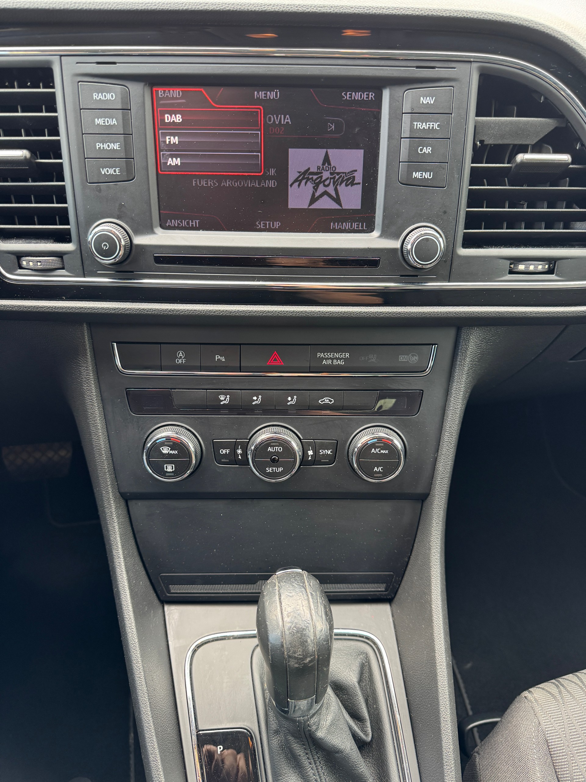 SEAT Leon 2.0 TDI Style DSG-image-9