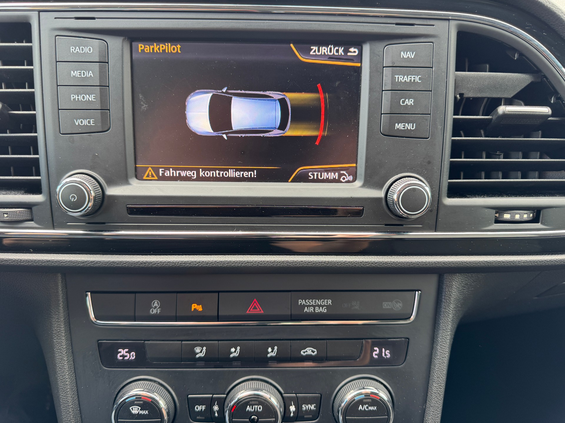 SEAT Leon 2.0 TDI Style DSG-image-14