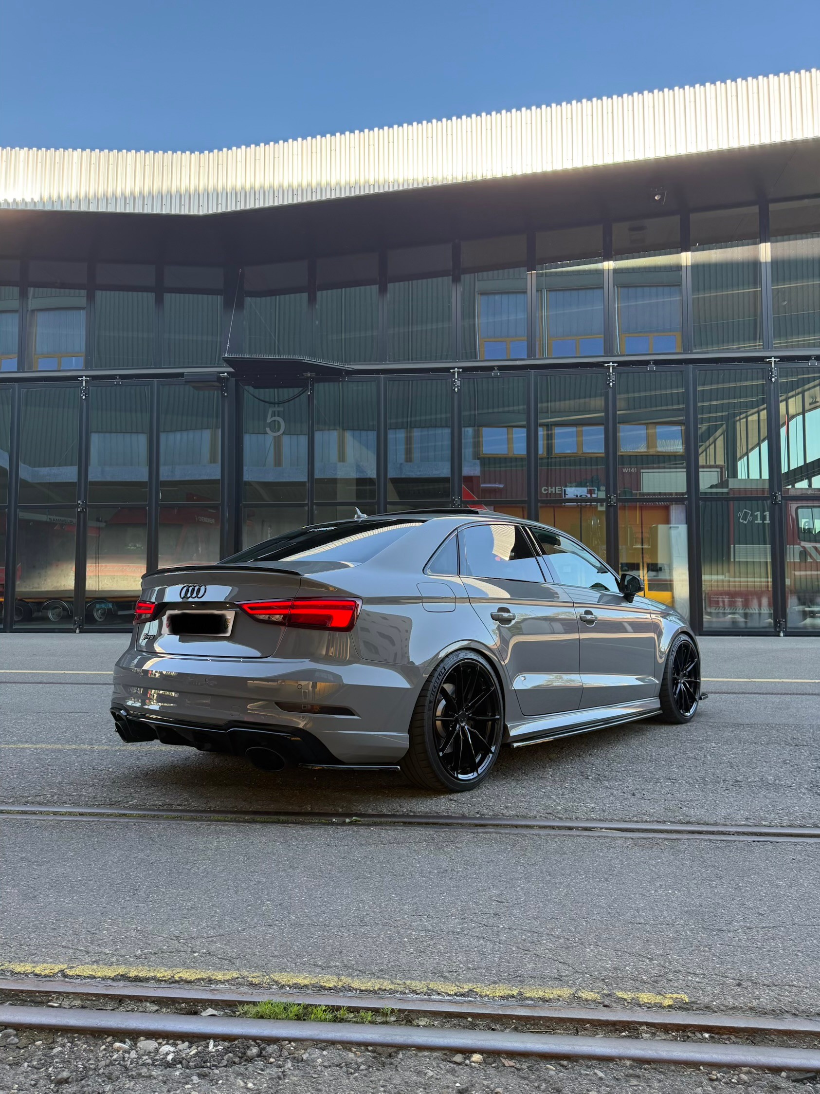 AUDI 2.5 T FSI quattro S-Tronic Ohne OPF Sedan-image-4