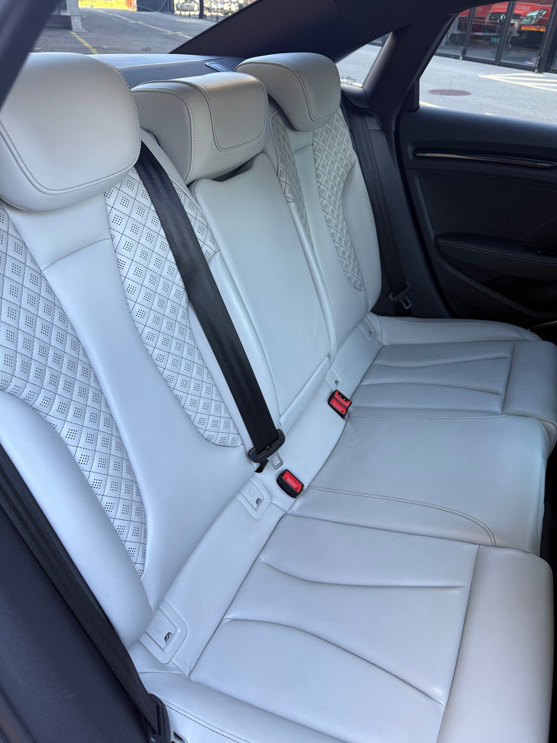 AUDI 2.5 T FSI quattro S-Tronic Ohne OPF Sedan-image-8