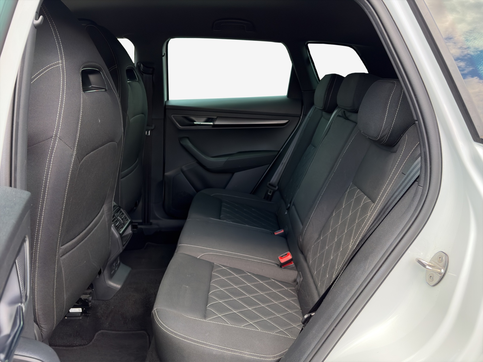 SKODA Karoq 2.0 TSI SportLine 4x4 DSG-image-11