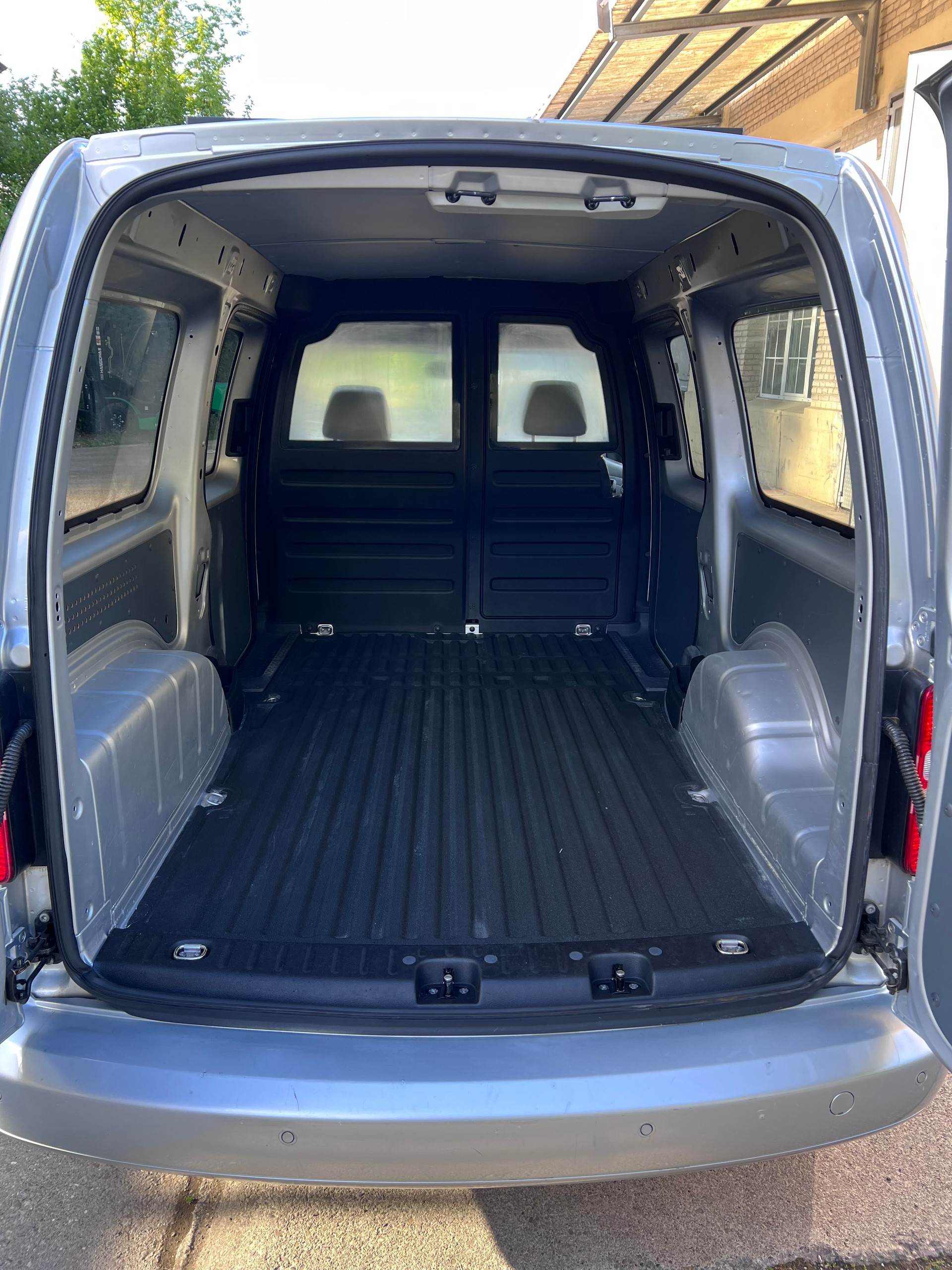 VW Caddy Maxi 1.6 TDI Blue Motion Technology-image-8