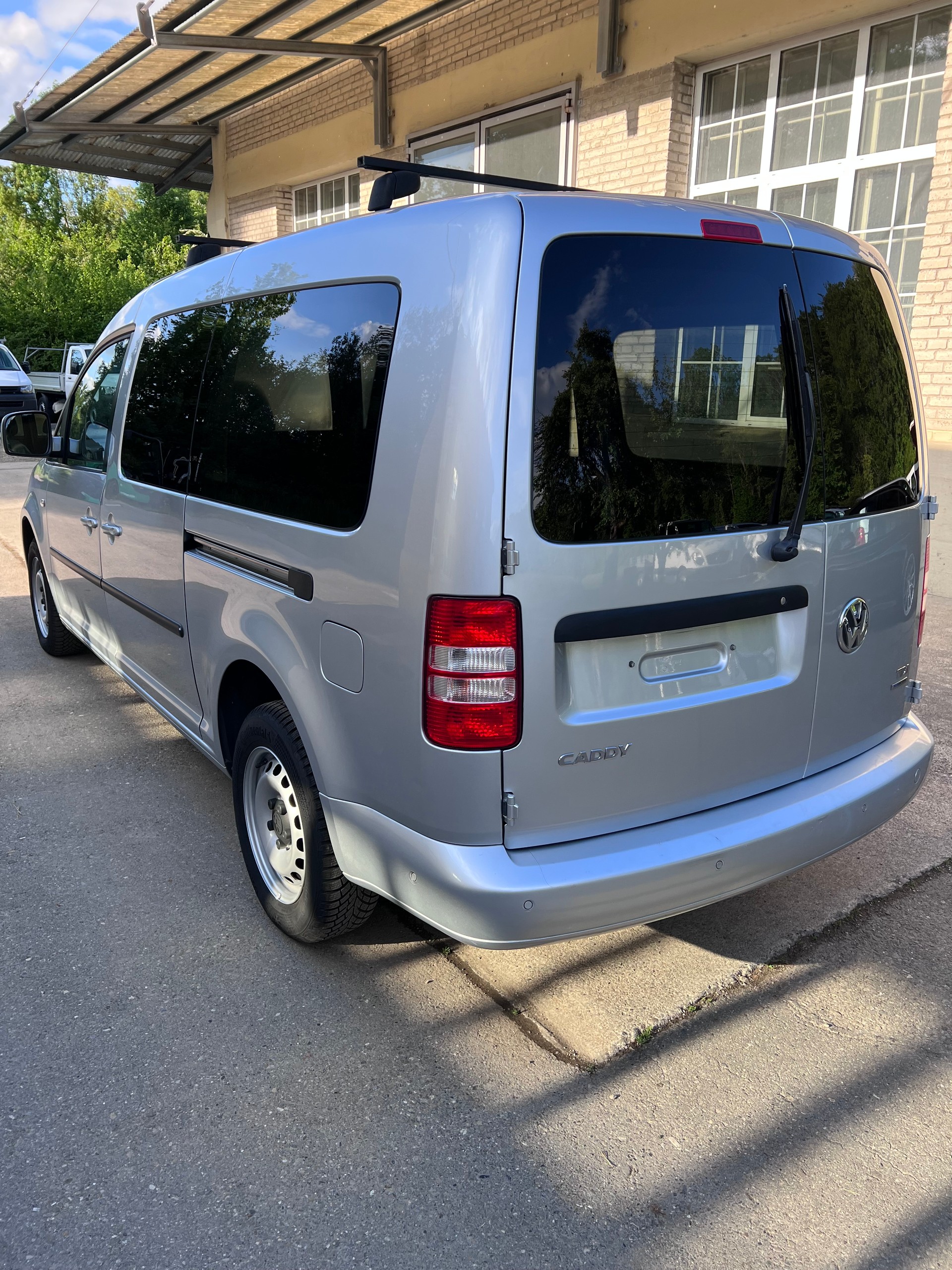 VW Caddy Maxi 1.6 TDI Blue Motion Technology-image-3