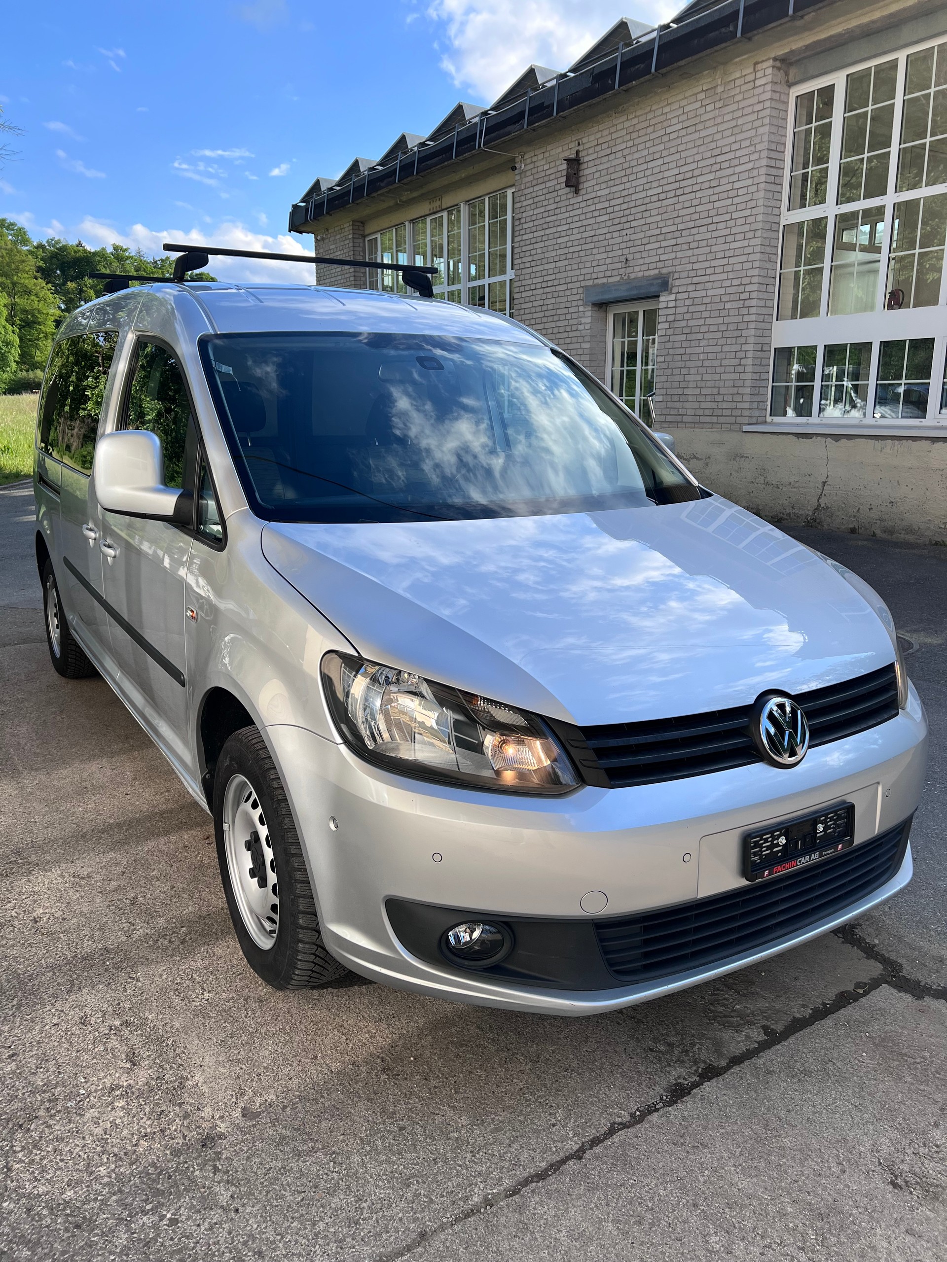 VW Caddy Maxi 1.6 TDI Blue Motion Technology-image-1