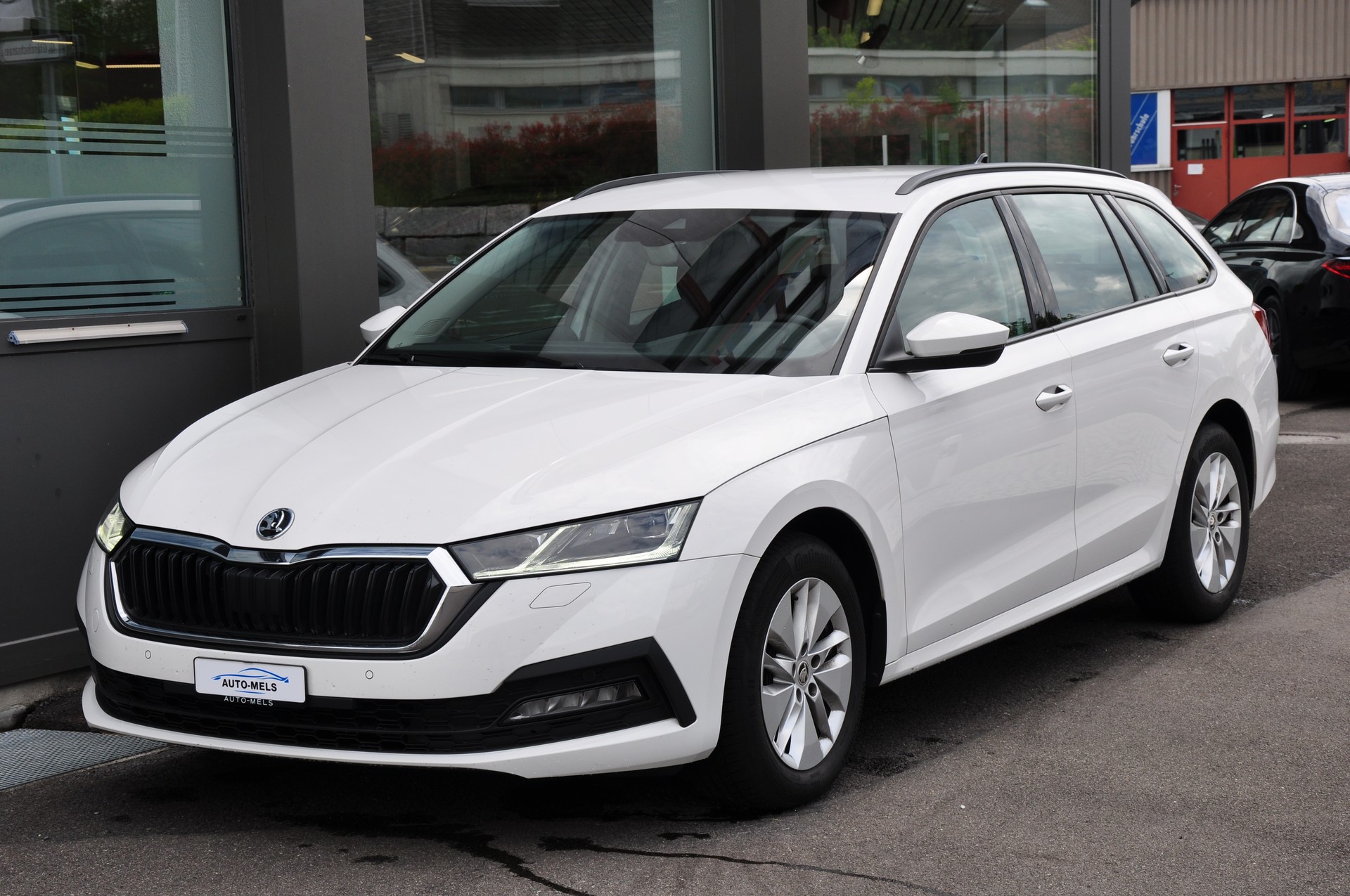 SKODA Octavia Combi 2.0 TDI DSG Ambition 4x4-image-4