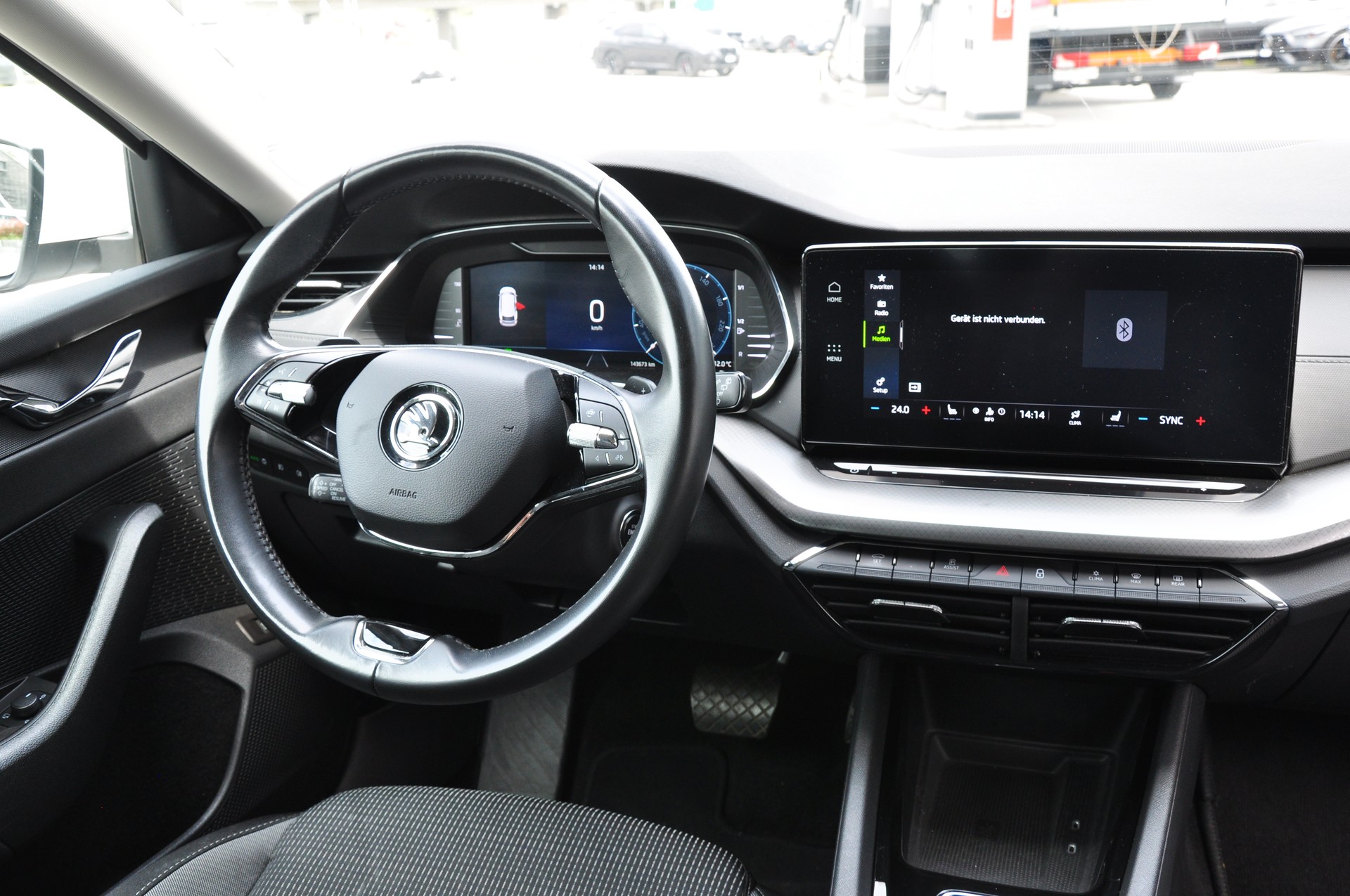 SKODA Octavia Combi 2.0 TDI DSG Ambition 4x4-image-23