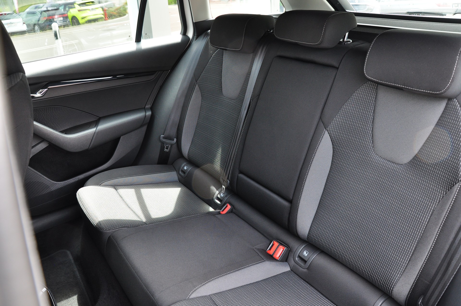 SKODA Octavia Combi 2.0 TDI DSG Ambition 4x4-image-20