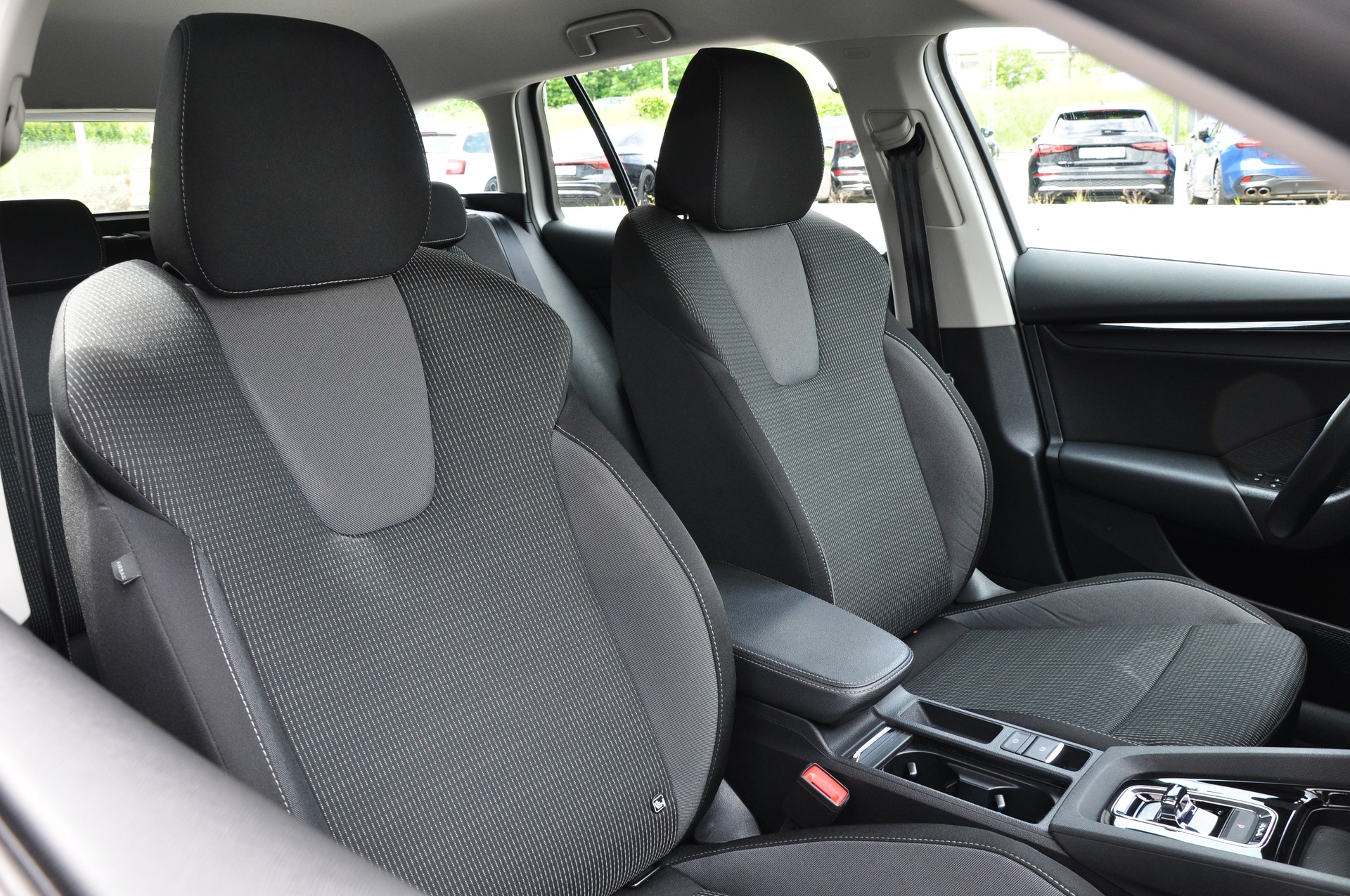 SKODA Octavia Combi 2.0 TDI DSG Ambition 4x4-image-18