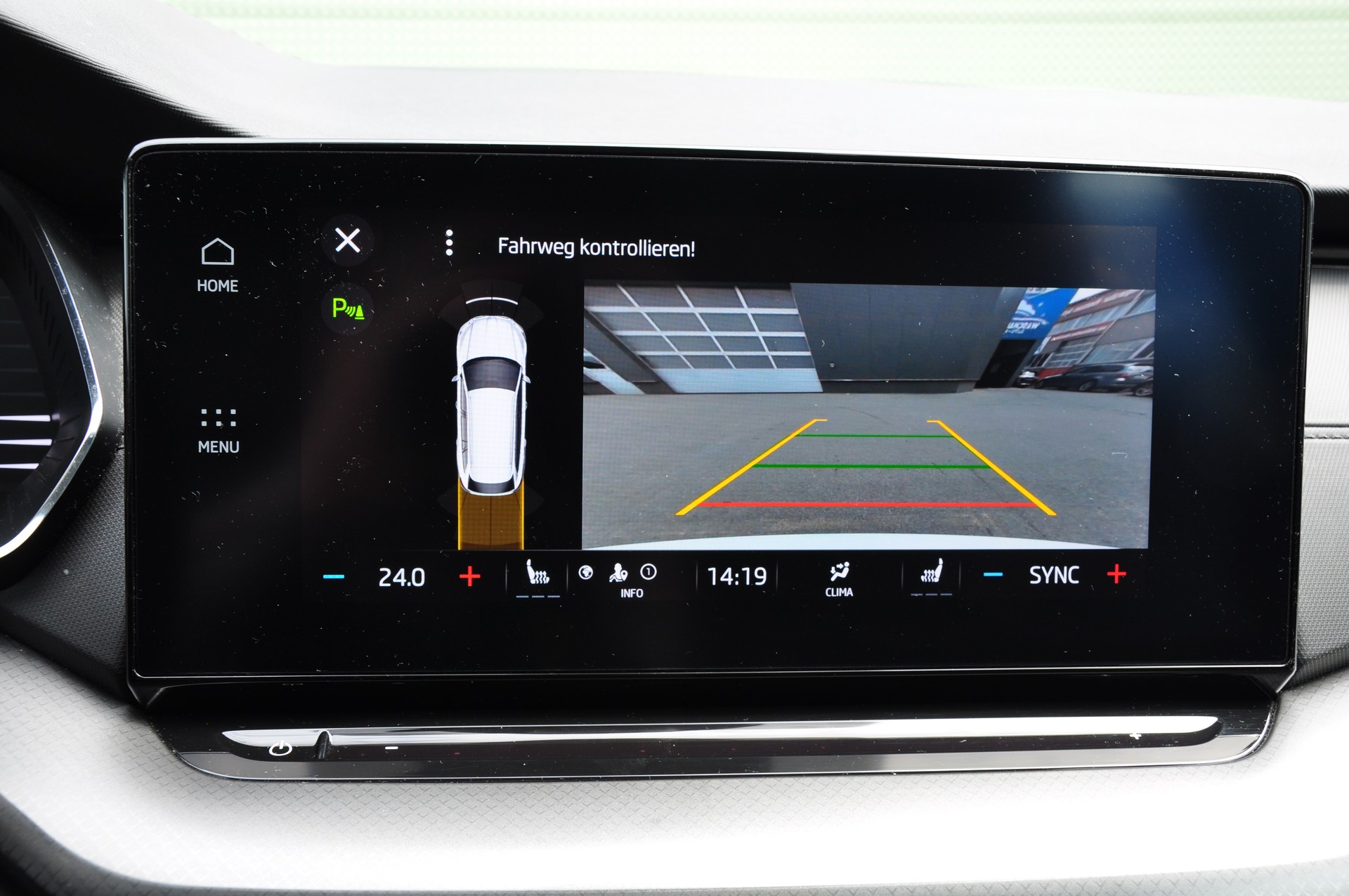 SKODA Octavia Combi 2.0 TDI DSG Ambition 4x4-image-27
