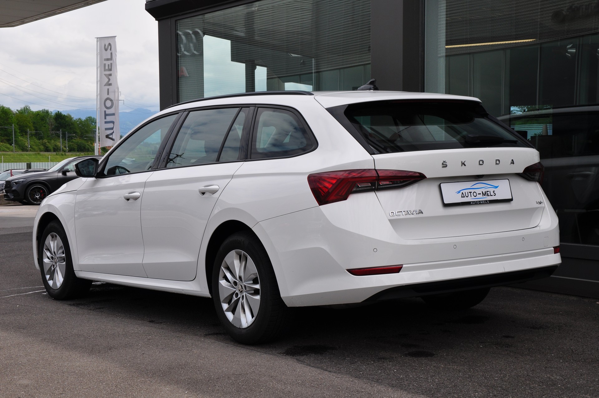 SKODA Octavia Combi 2.0 TDI DSG Ambition 4x4-image-7