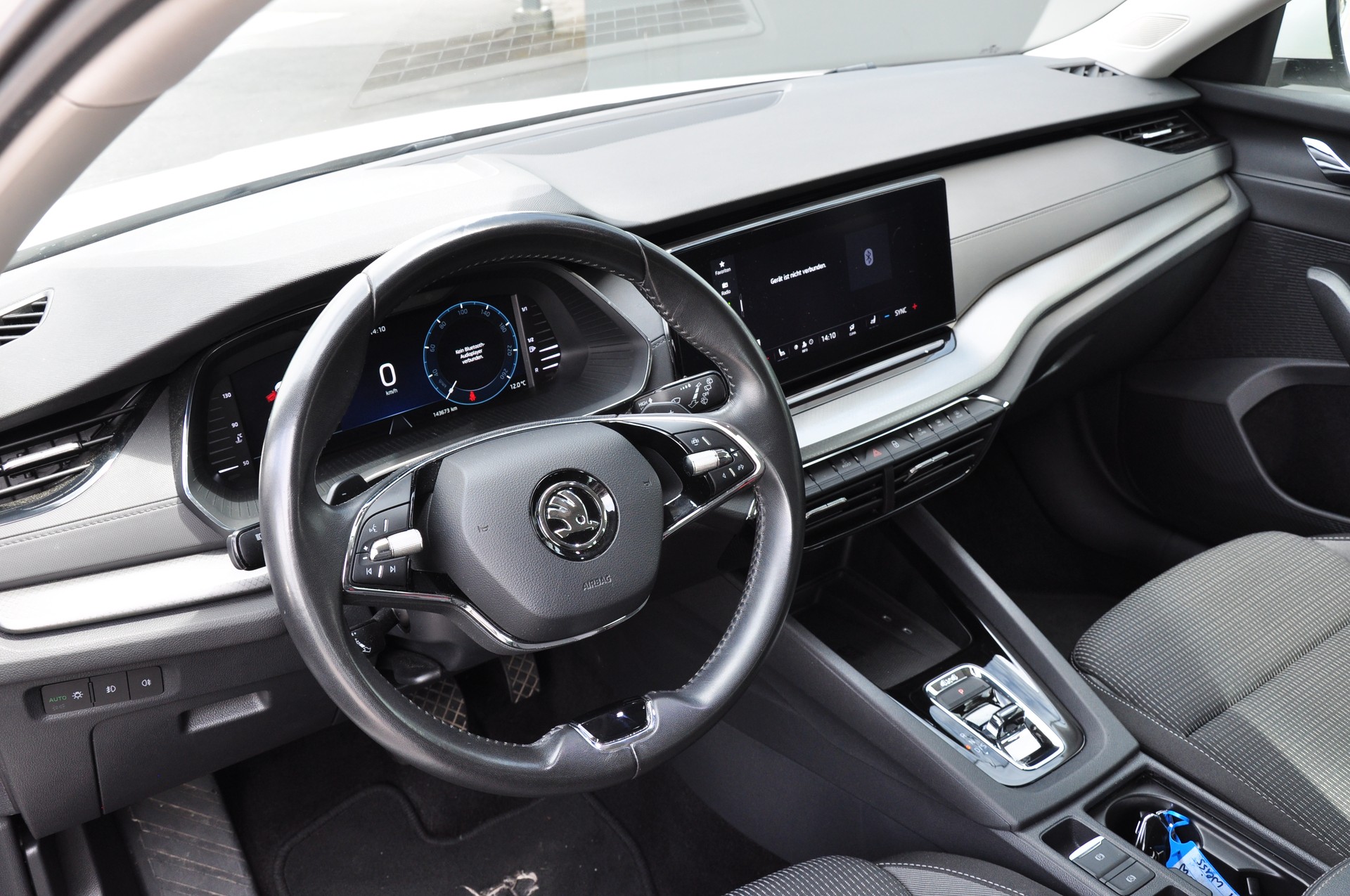 SKODA Octavia Combi 2.0 TDI DSG Ambition 4x4-image-15