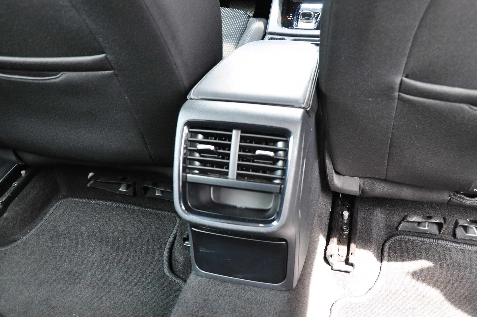 SKODA Octavia Combi 2.0 TDI DSG Ambition 4x4-image-21