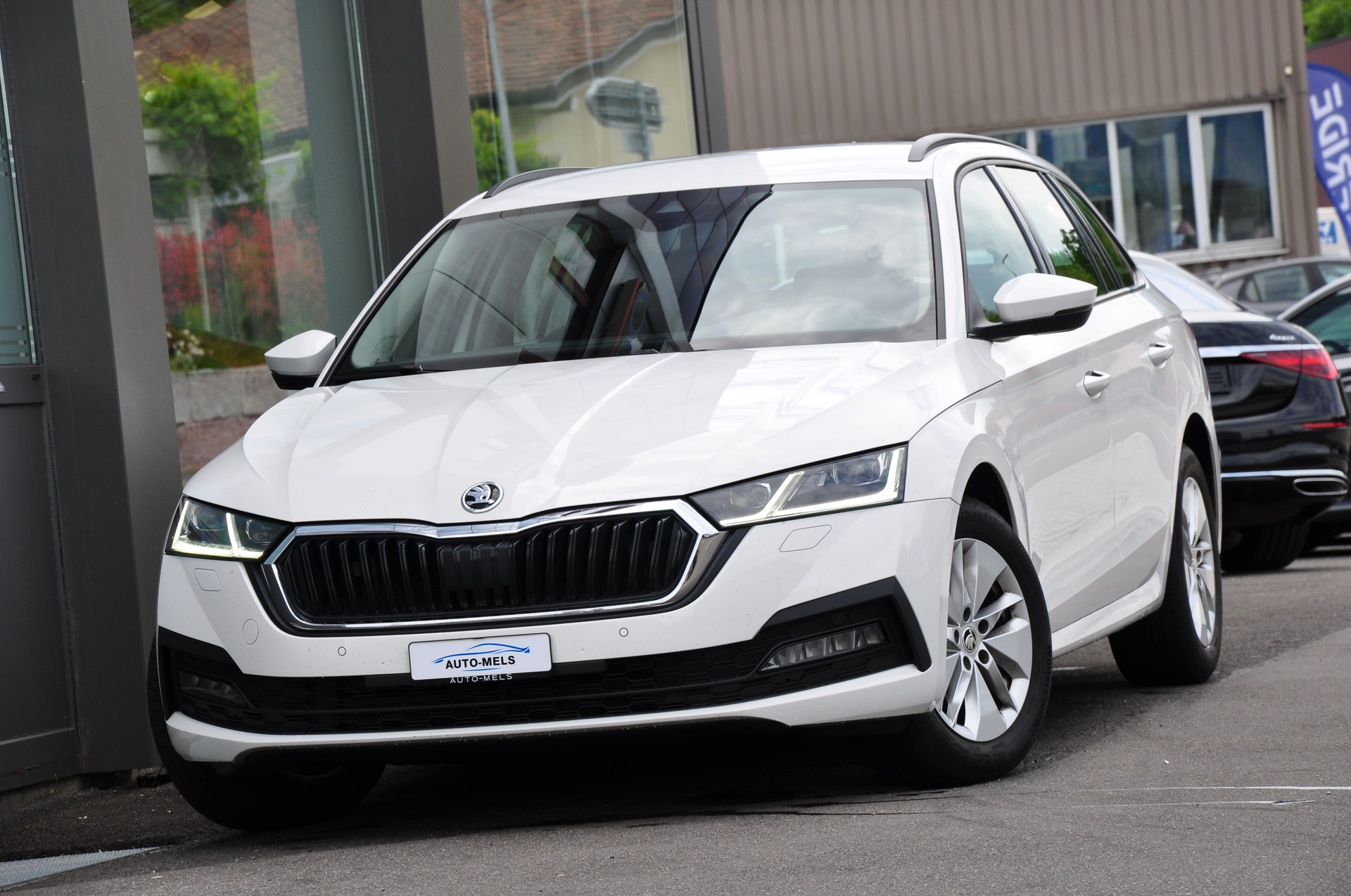 SKODA Octavia Combi 2.0 TDI DSG Ambition 4x4-image-0