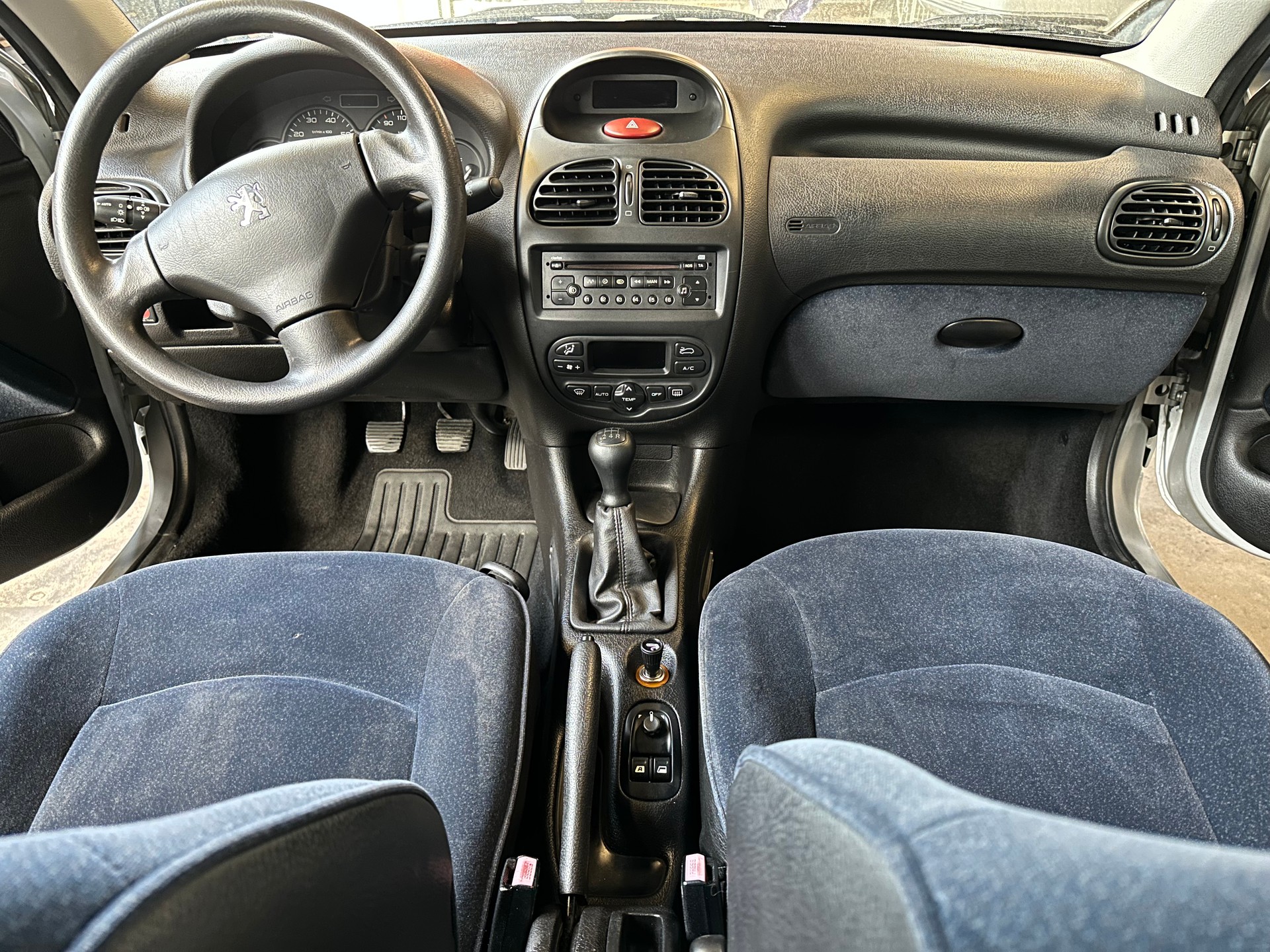 PEUGEOT 206 1.6 16V (XT) Premium-image-10