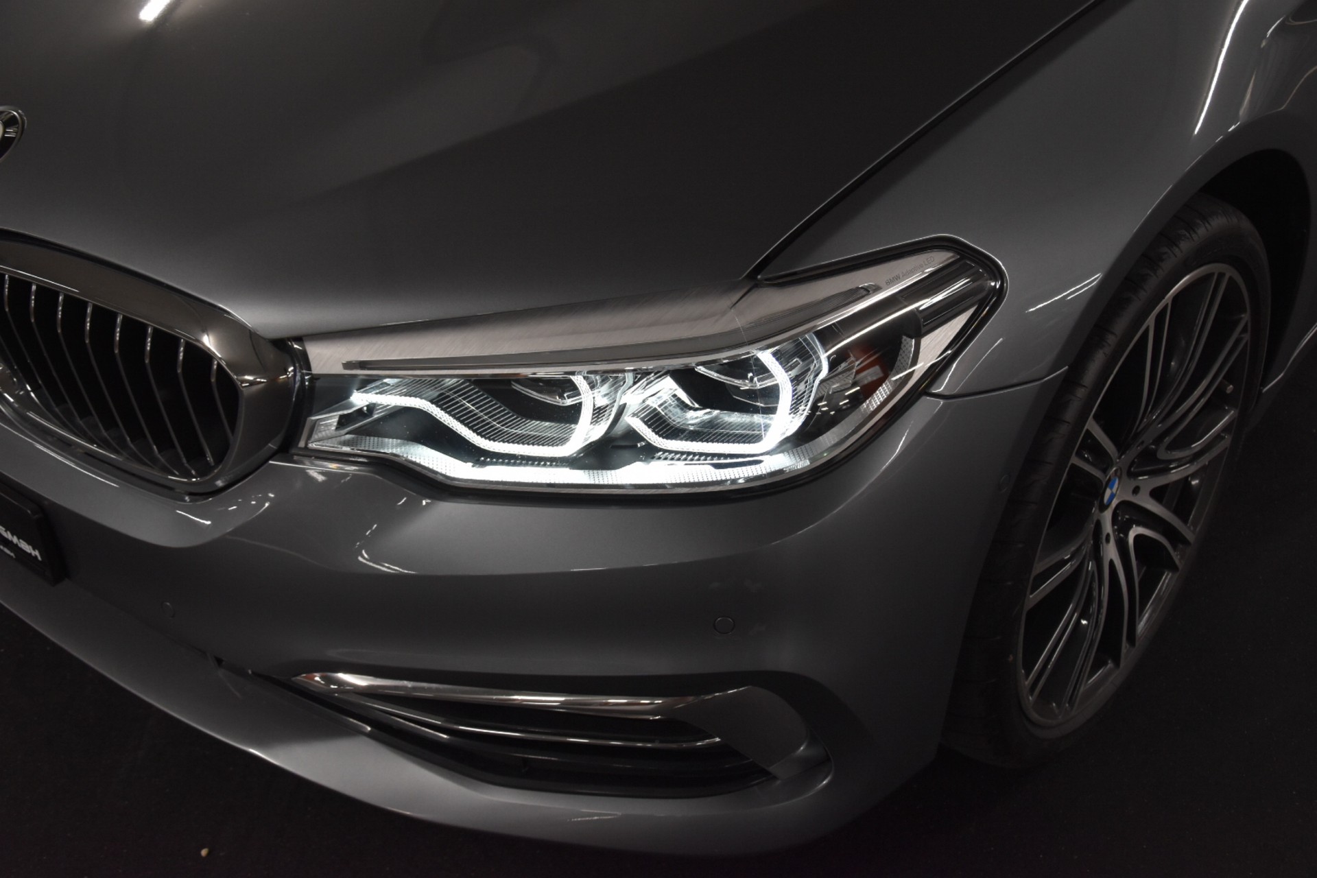 BMW 540d xDrive Luxury Line Steptronic-showroom-element-1