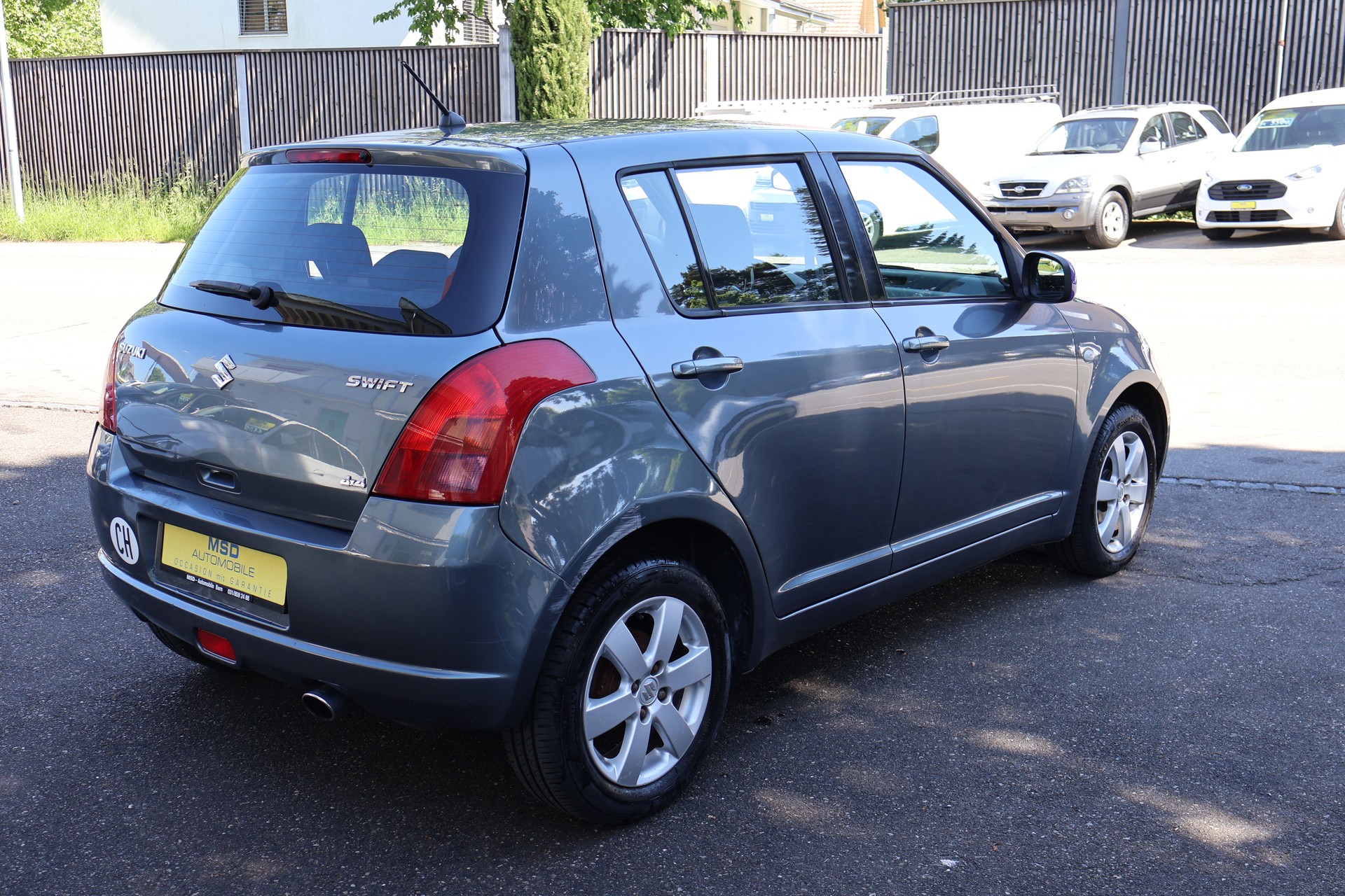 SUZUKI Swift 1.3i 16V GL 4x4-image-6