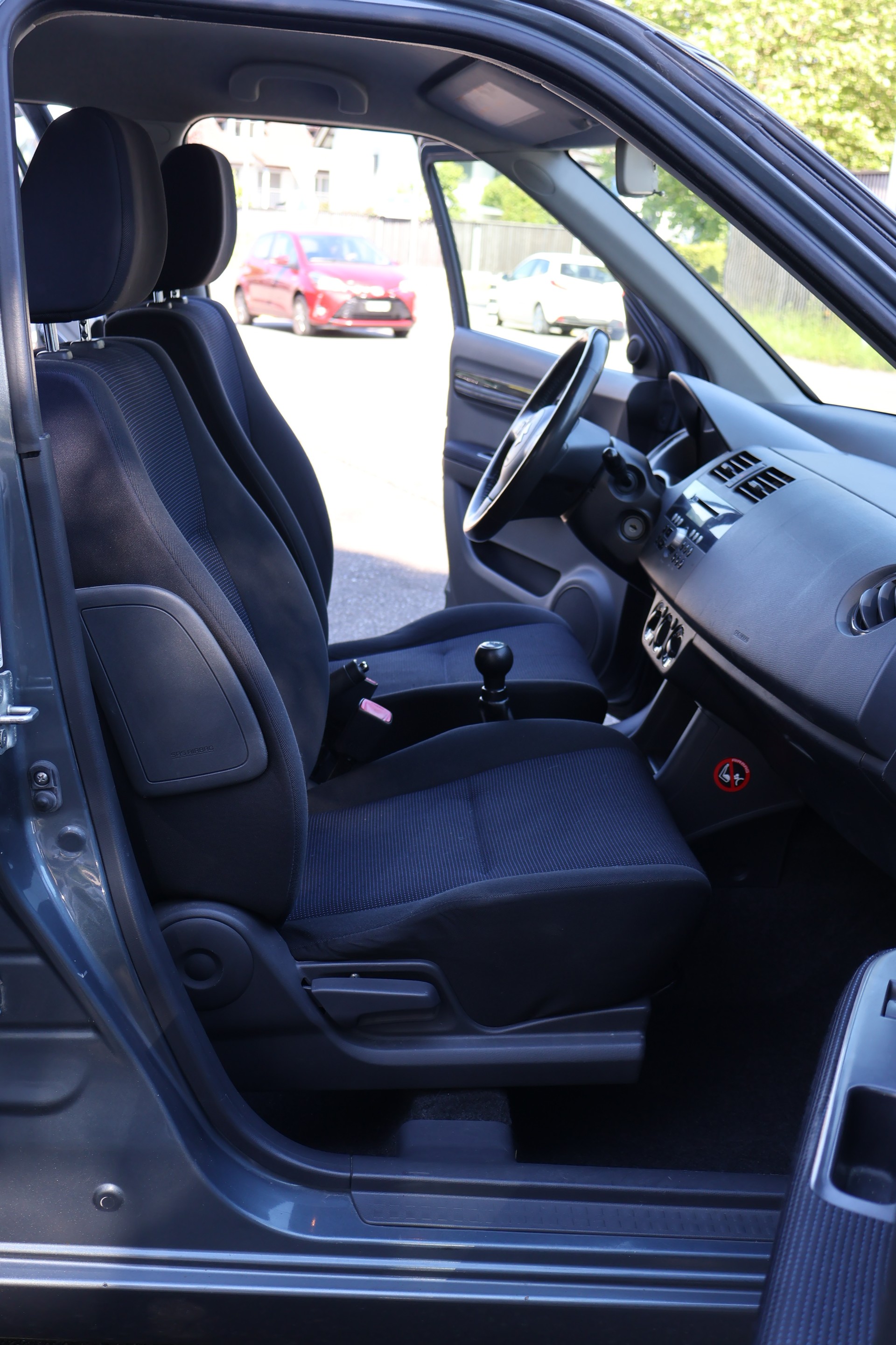 SUZUKI Swift 1.3i 16V GL 4x4-image-12