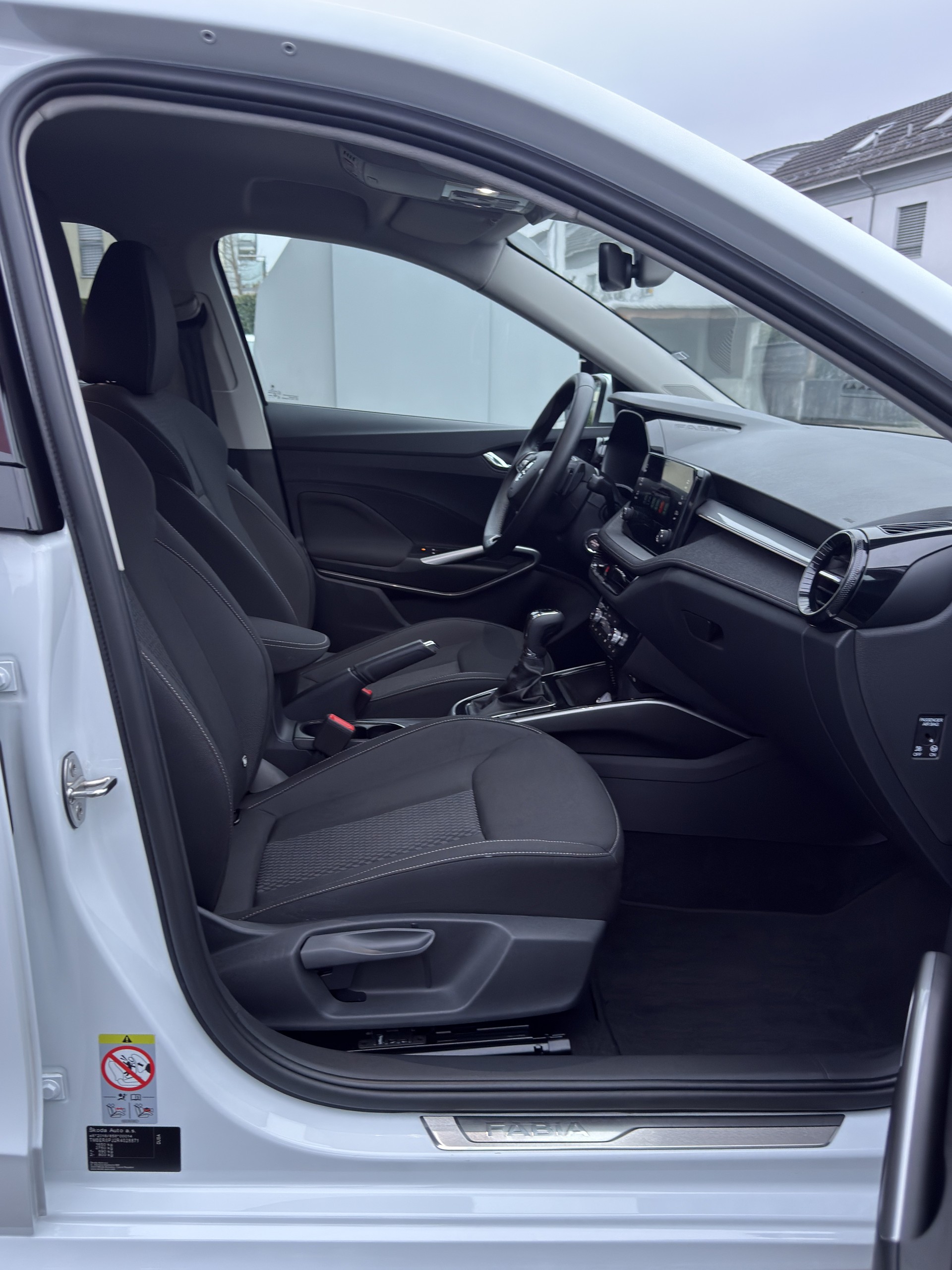 SKODA Fabia 1.0 TSI Selection DSG-image-11