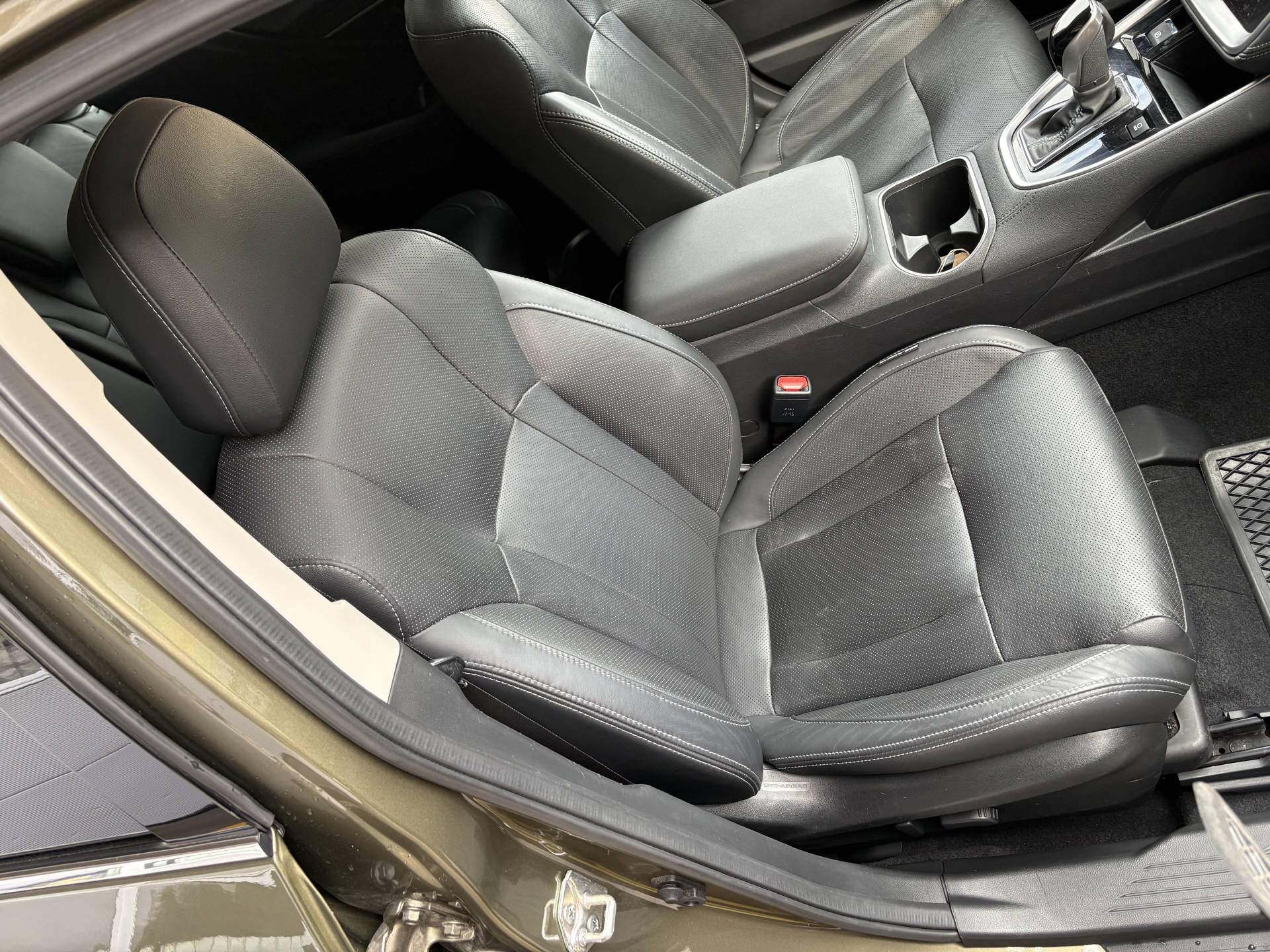 SUBARU Outback 2.5i Luxury-image-3