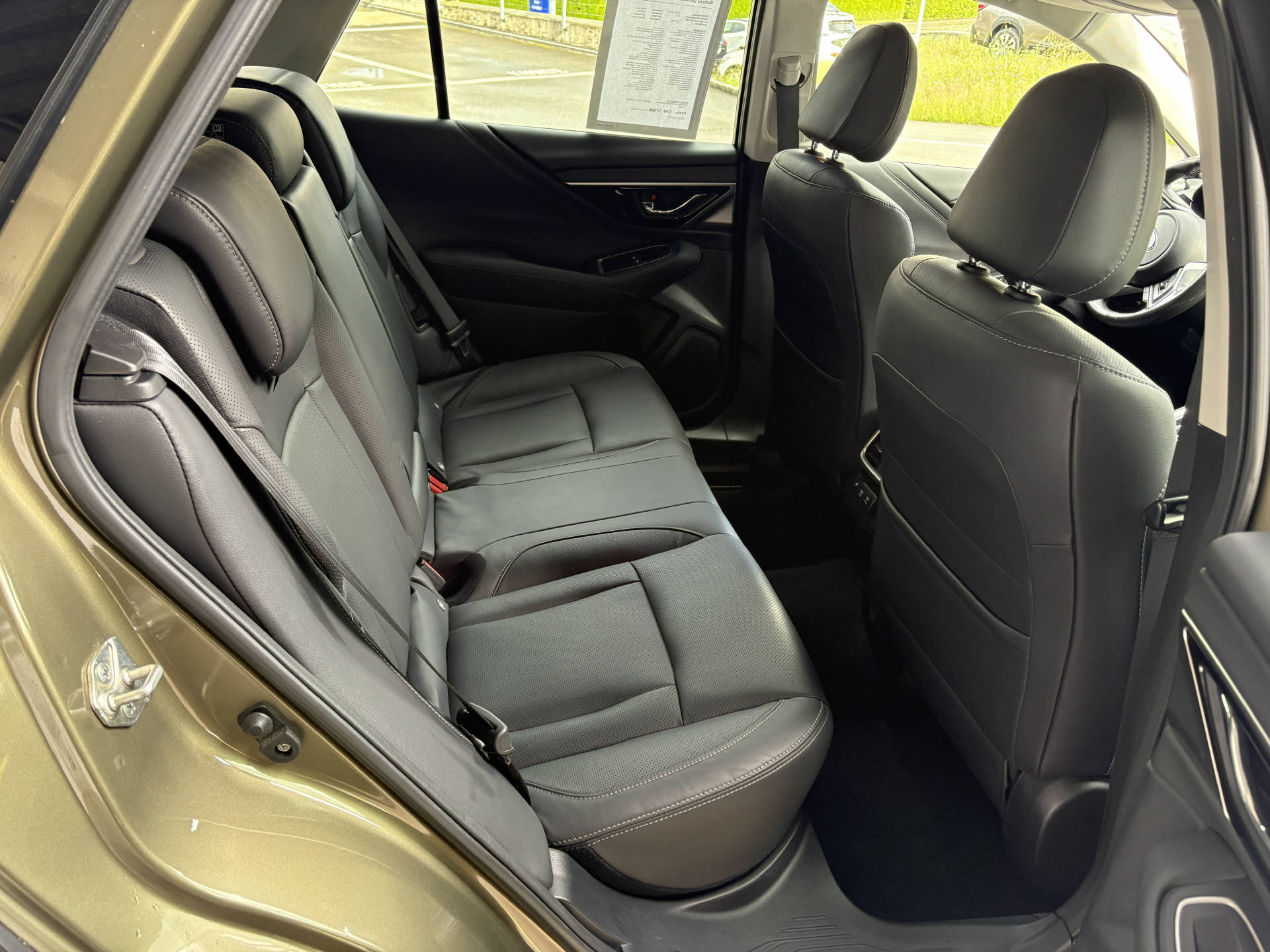 SUBARU Outback 2.5i Luxury-image-5