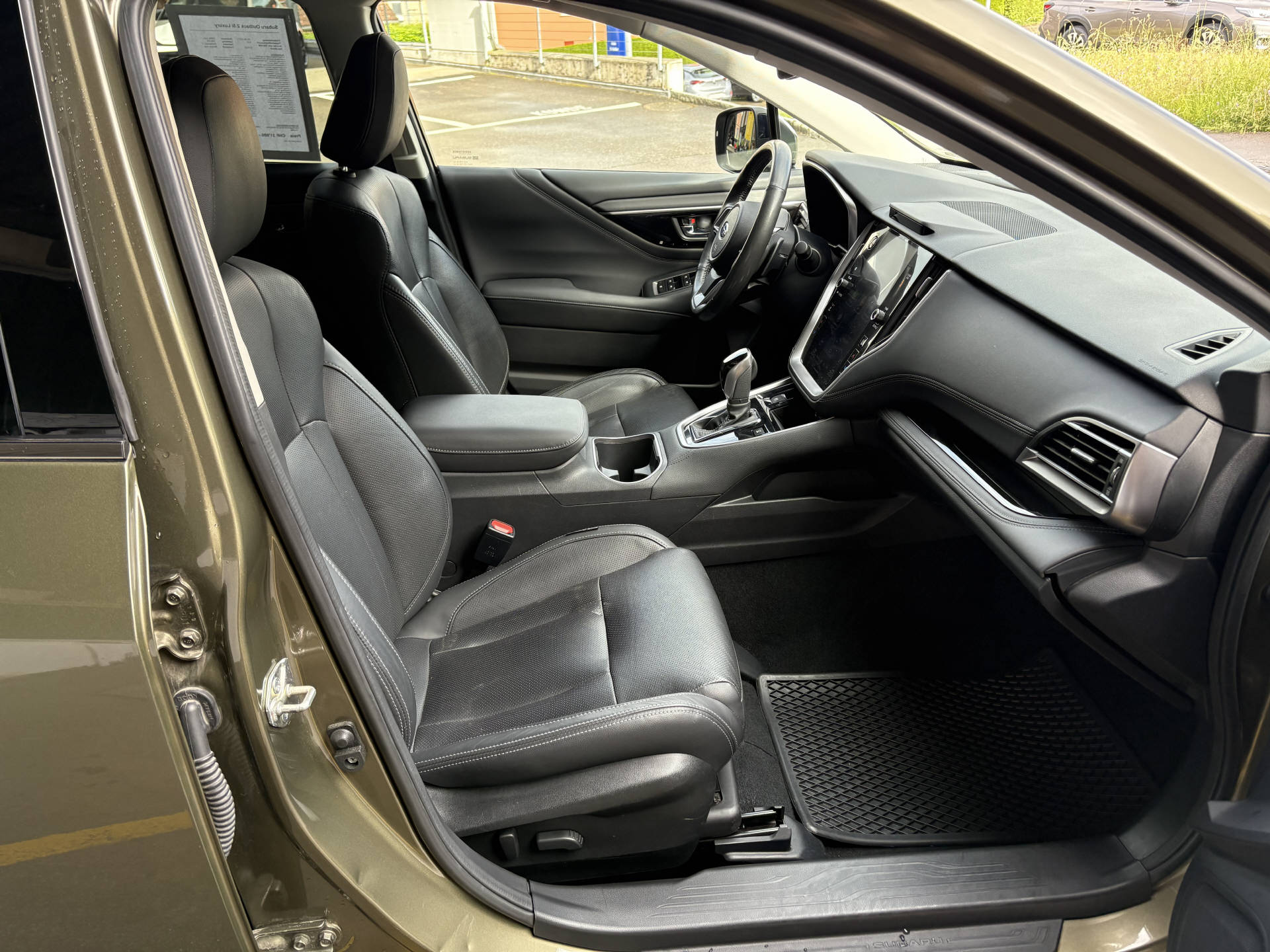 SUBARU Outback 2.5i Luxury-image-4