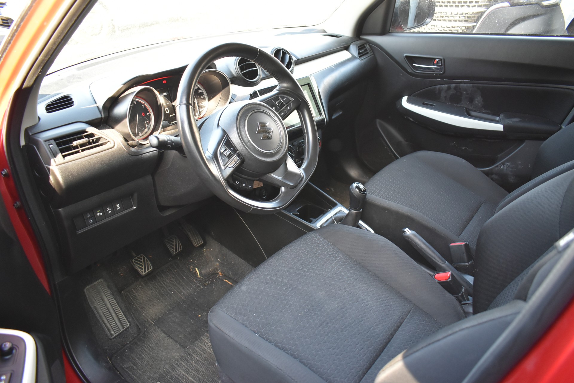 SUZUKI Swift 1.2 Compact + 4x4 Hybrid-image-1