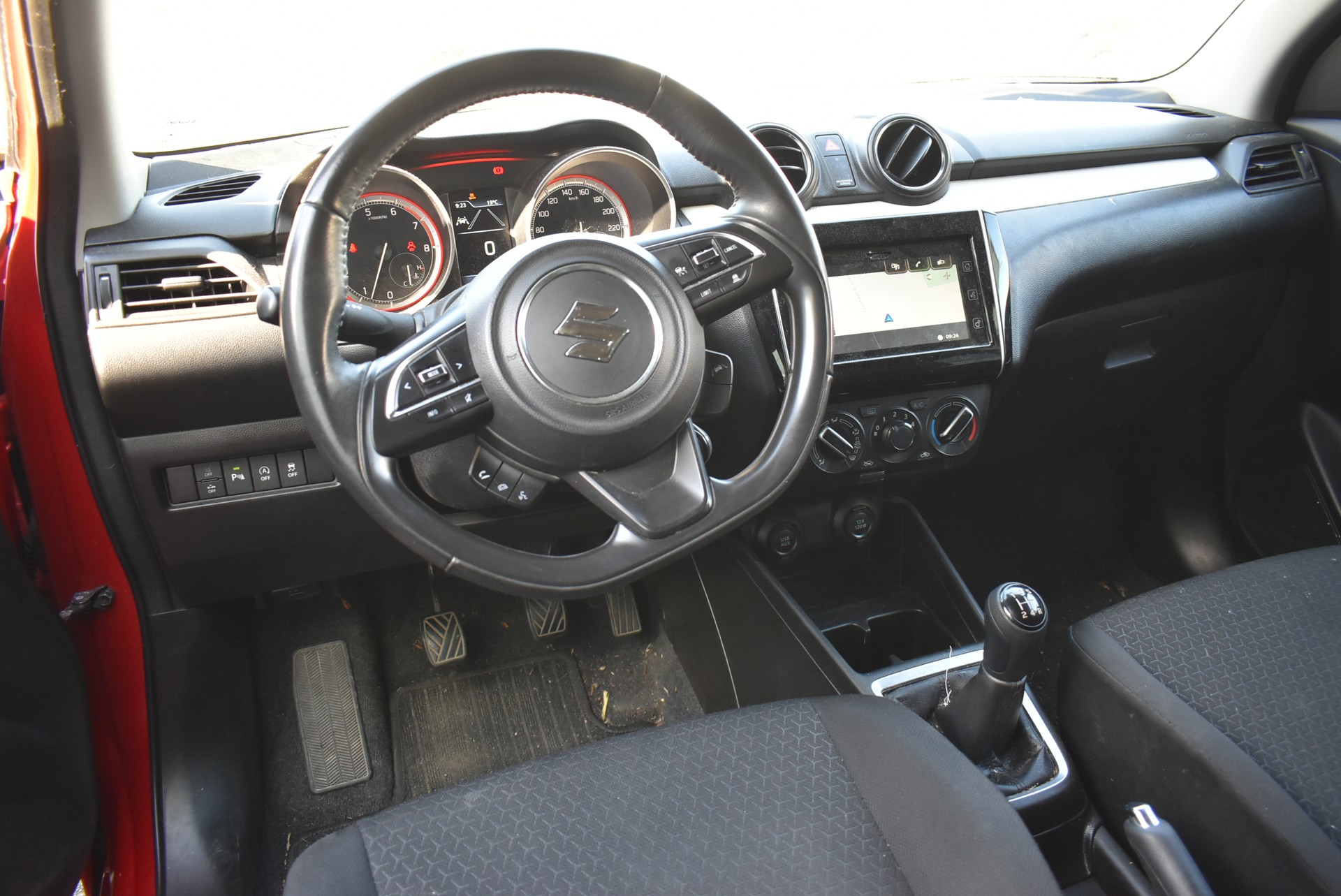 SUZUKI Swift 1.2 Compact + 4x4 Hybrid-image-3