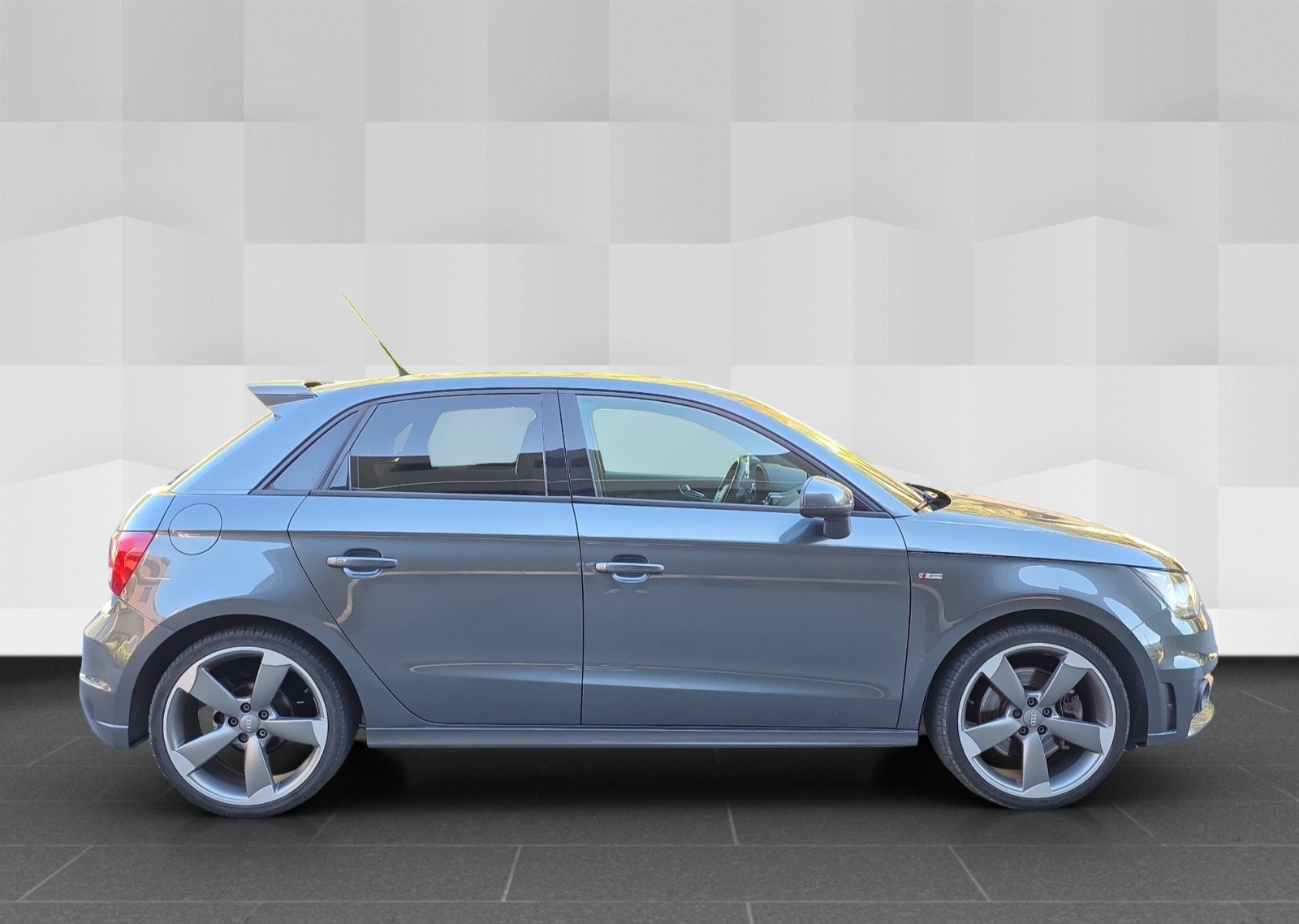 AUDI A1 Sportback Sport 1.4 TFSI Ambition S-tronic-image-3