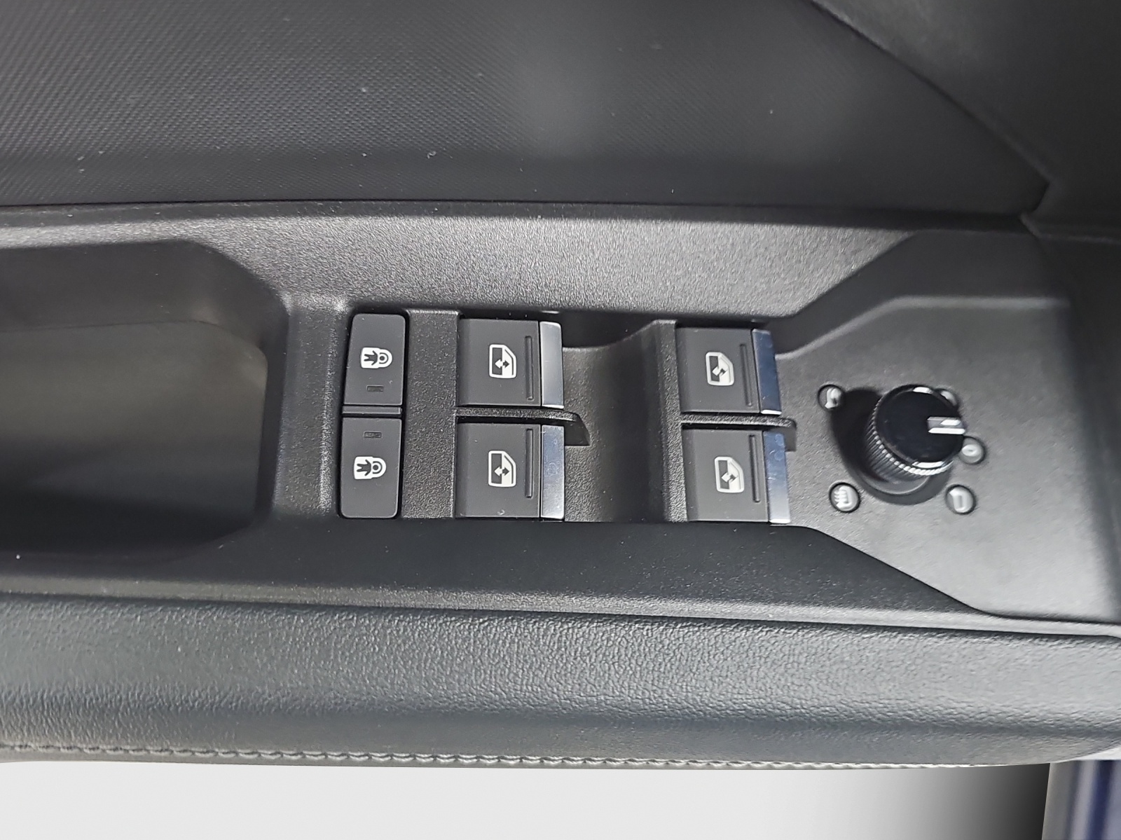 AUDI Q4 e-tron 50 quattro-image-15