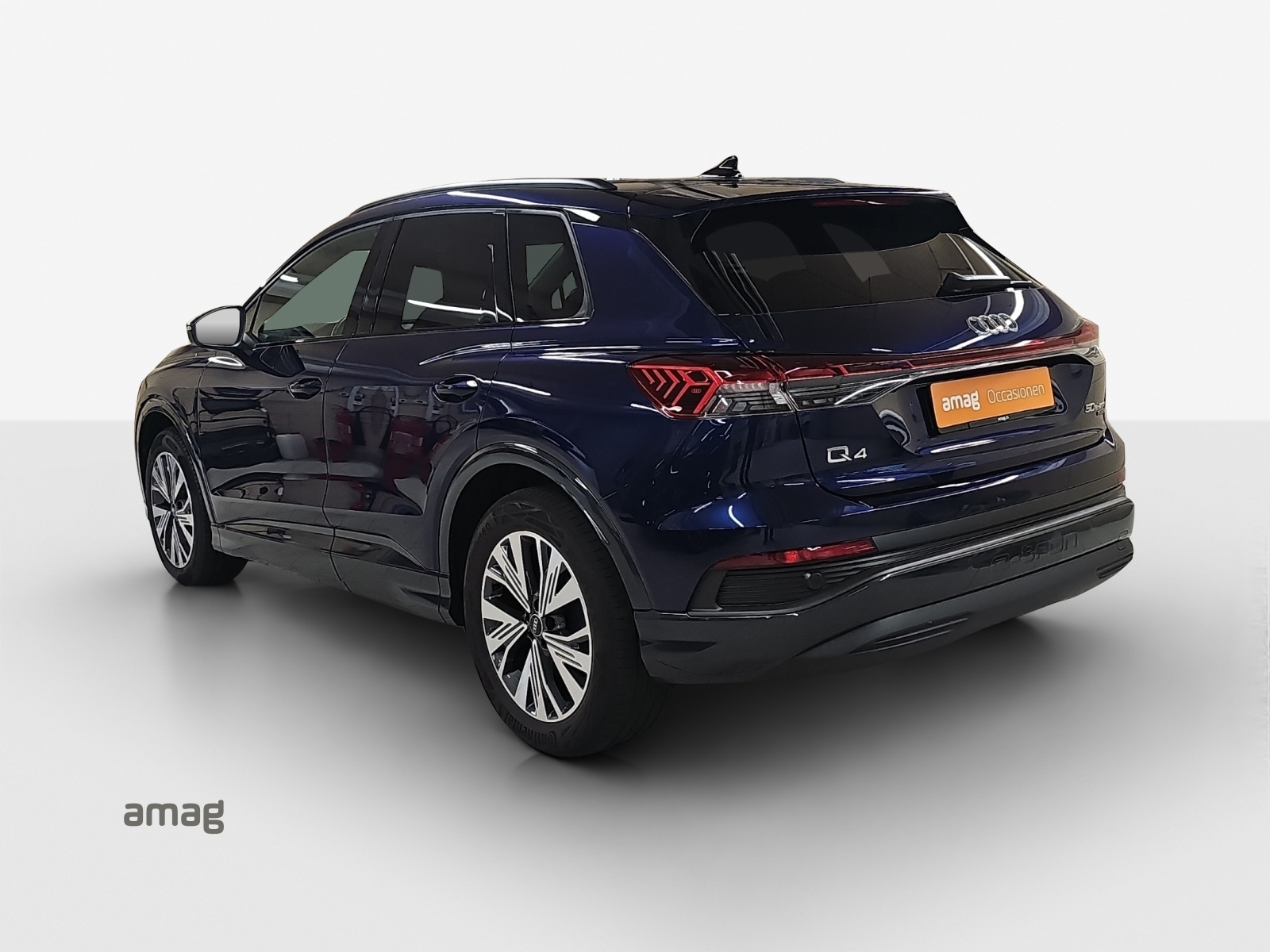 AUDI Q4 e-tron 50 quattro-showroom-element-2