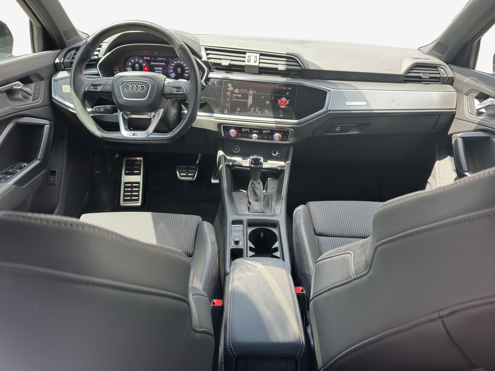 AUDI Q3 35 TFSI S line S-tronic-image-10