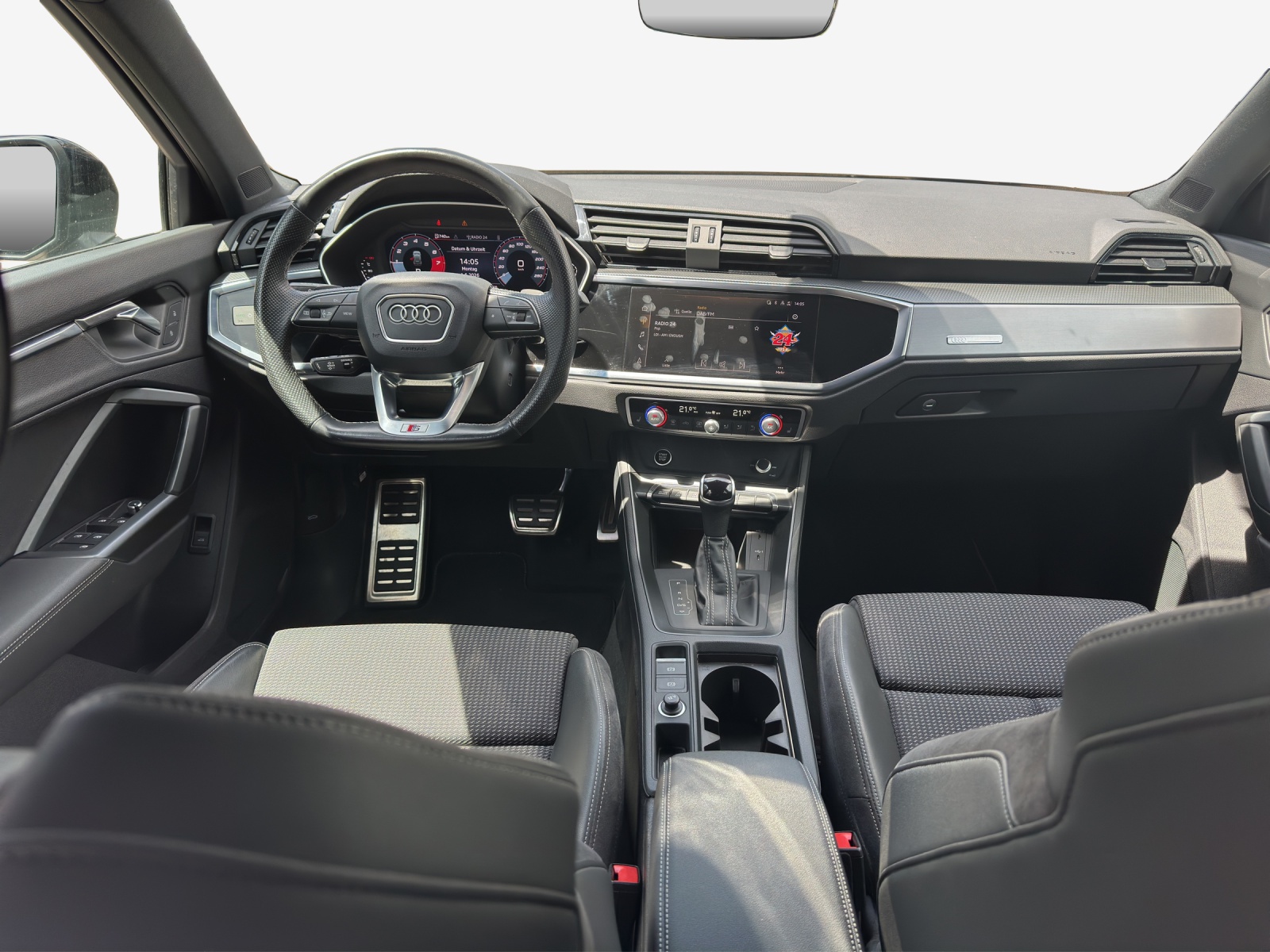 AUDI Q3 35 TFSI S line S-tronic-image-8