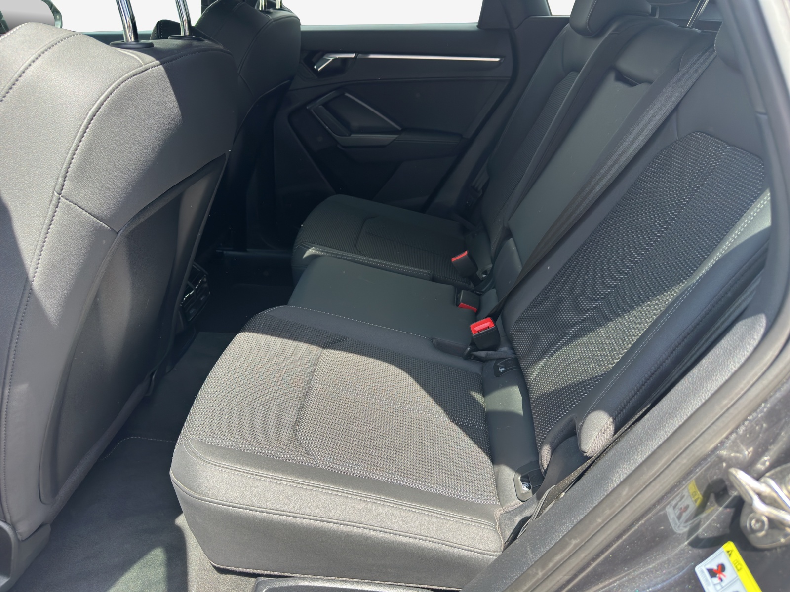 AUDI Q3 35 TFSI S line S-tronic-image-11