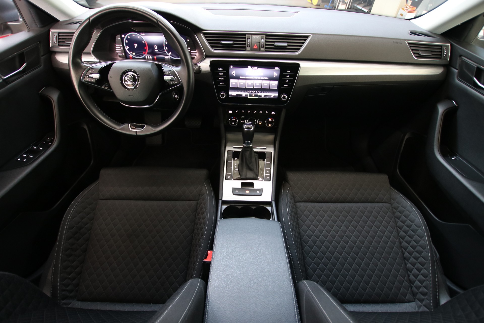 SKODA Superb Combi 1.5 TSI Ambition DSG *Werksgarantie bis 07.2028*-image-9