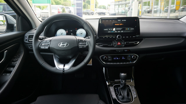 HYUNDAI i30 W 1.5 T-GDi AmpliaDCT-image-12