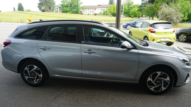 HYUNDAI i30 W 1.5 T-GDi AmpliaDCT-image-3